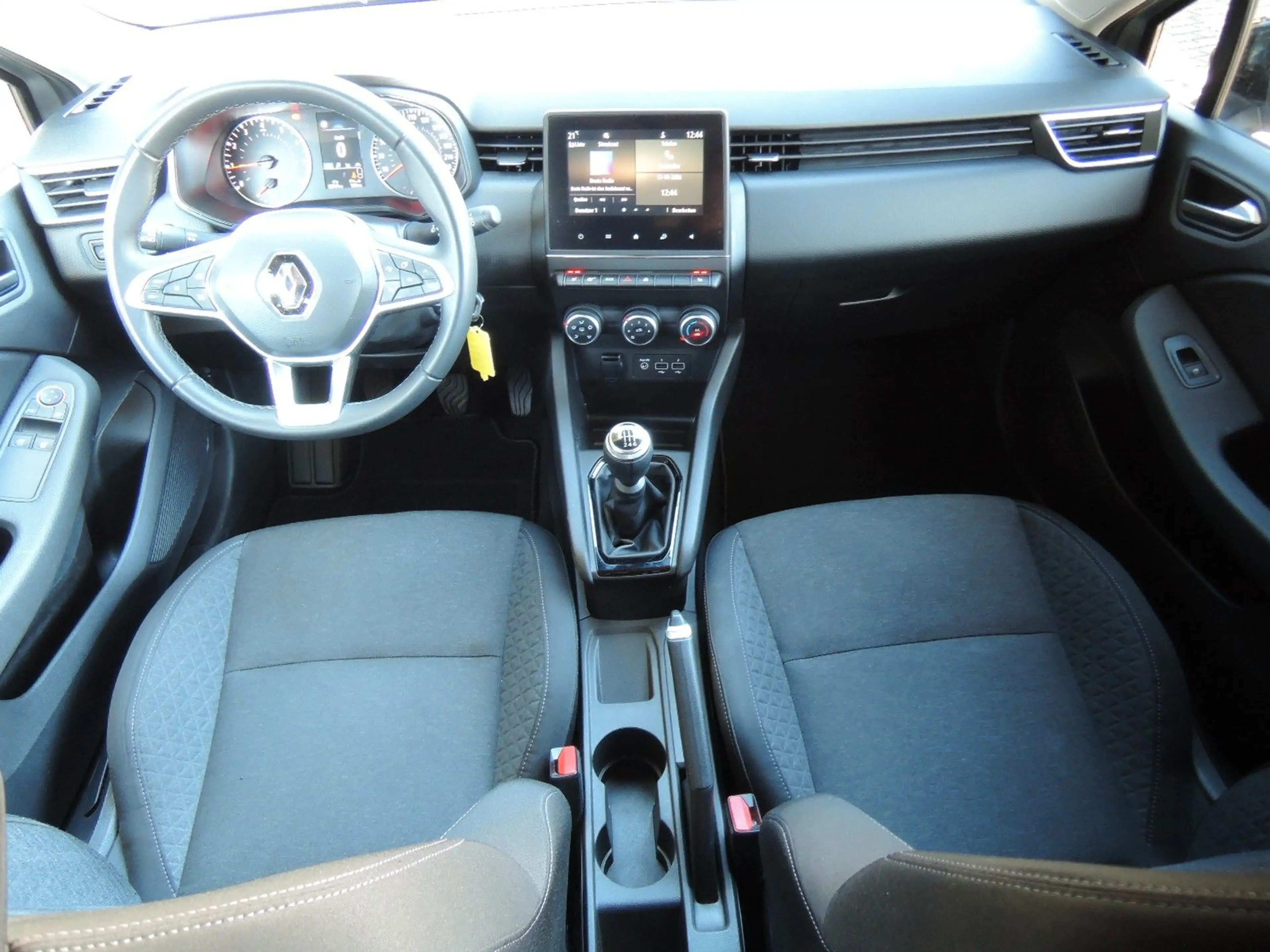 Renault Clio TCe 90 Equilibre  5-türig GJR,SHZ,Parkhilfe — photo 10