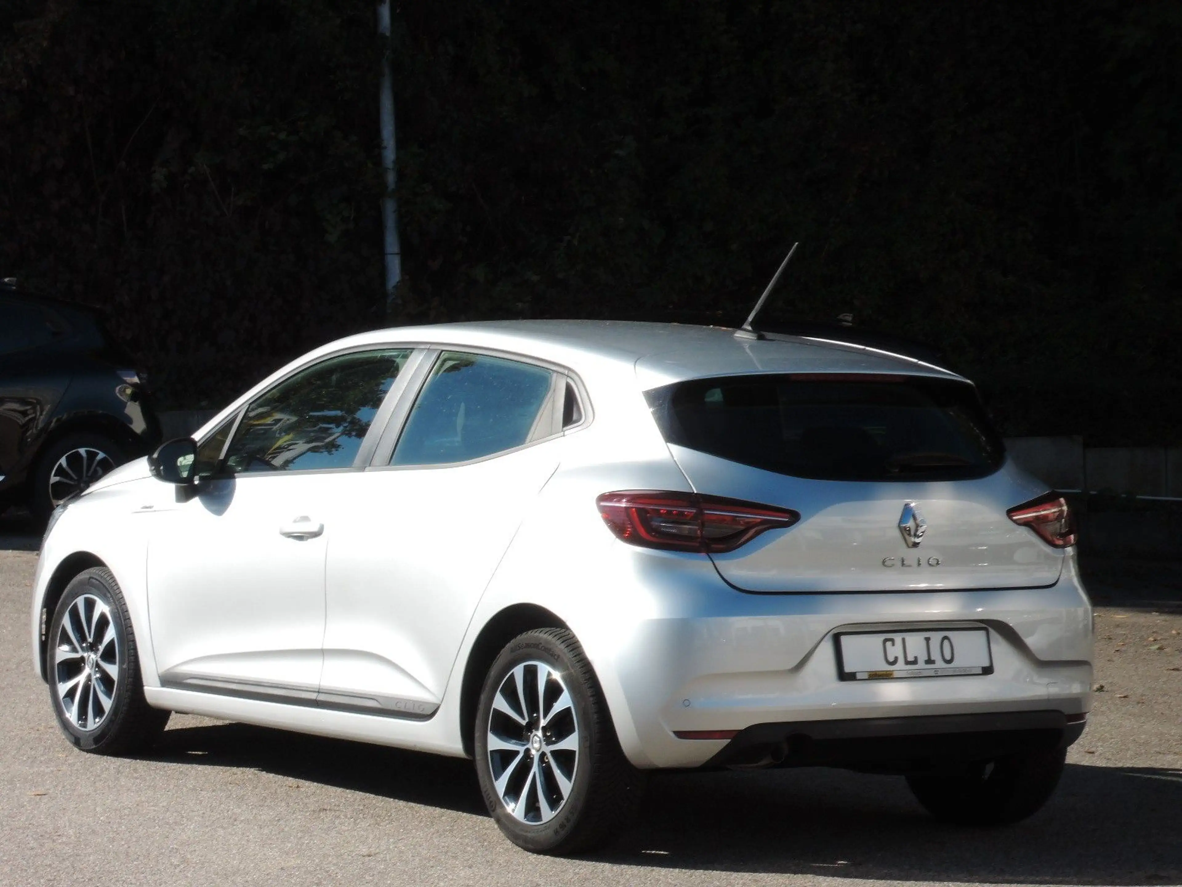 Renault Clio TCe 90 Equilibre  5-türig GJR,SHZ,Parkhilfe — photo 6