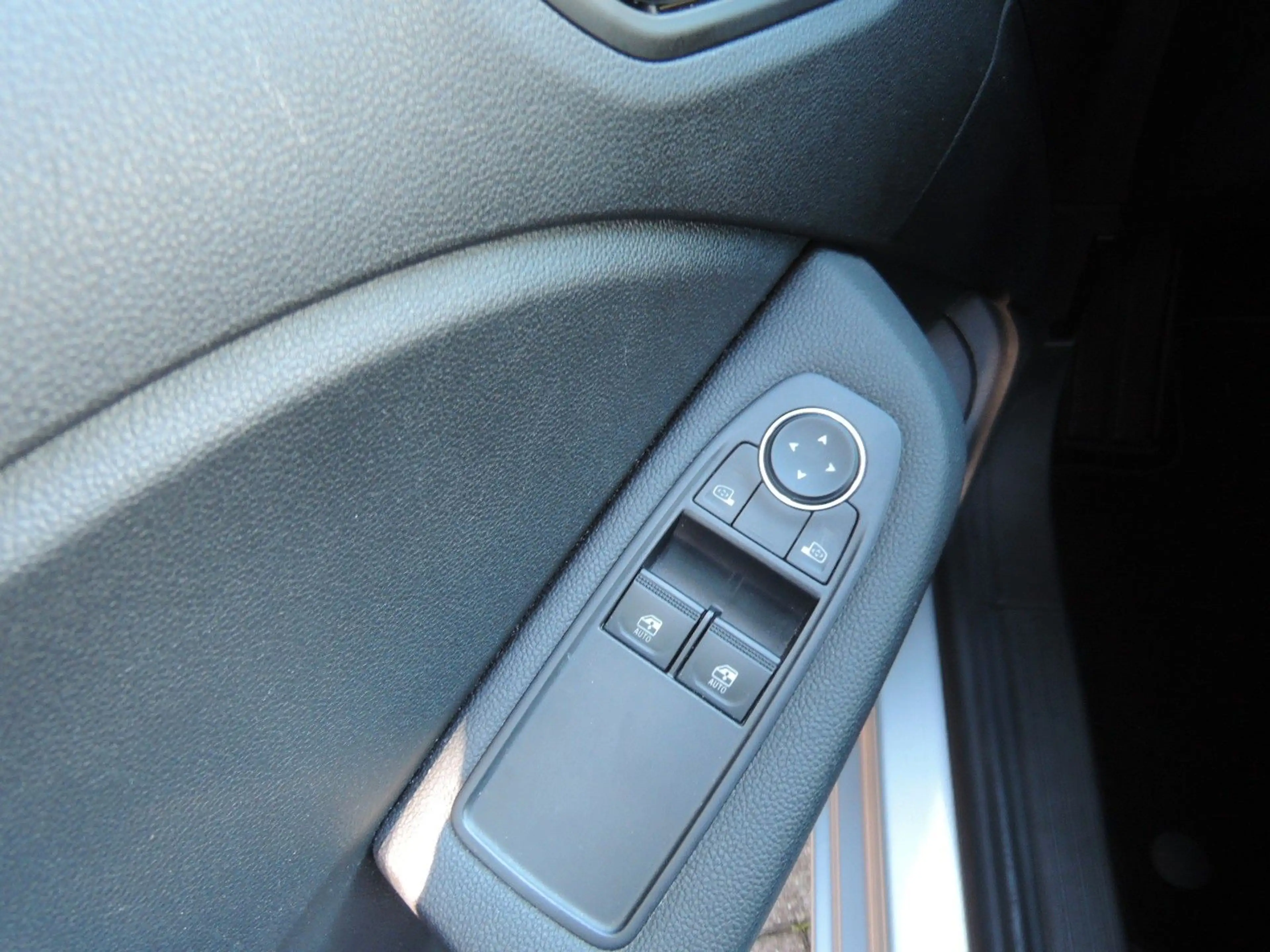 Renault Clio TCe 90 Equilibre  5-türig GJR,SHZ,Parkhilfe — photo 8