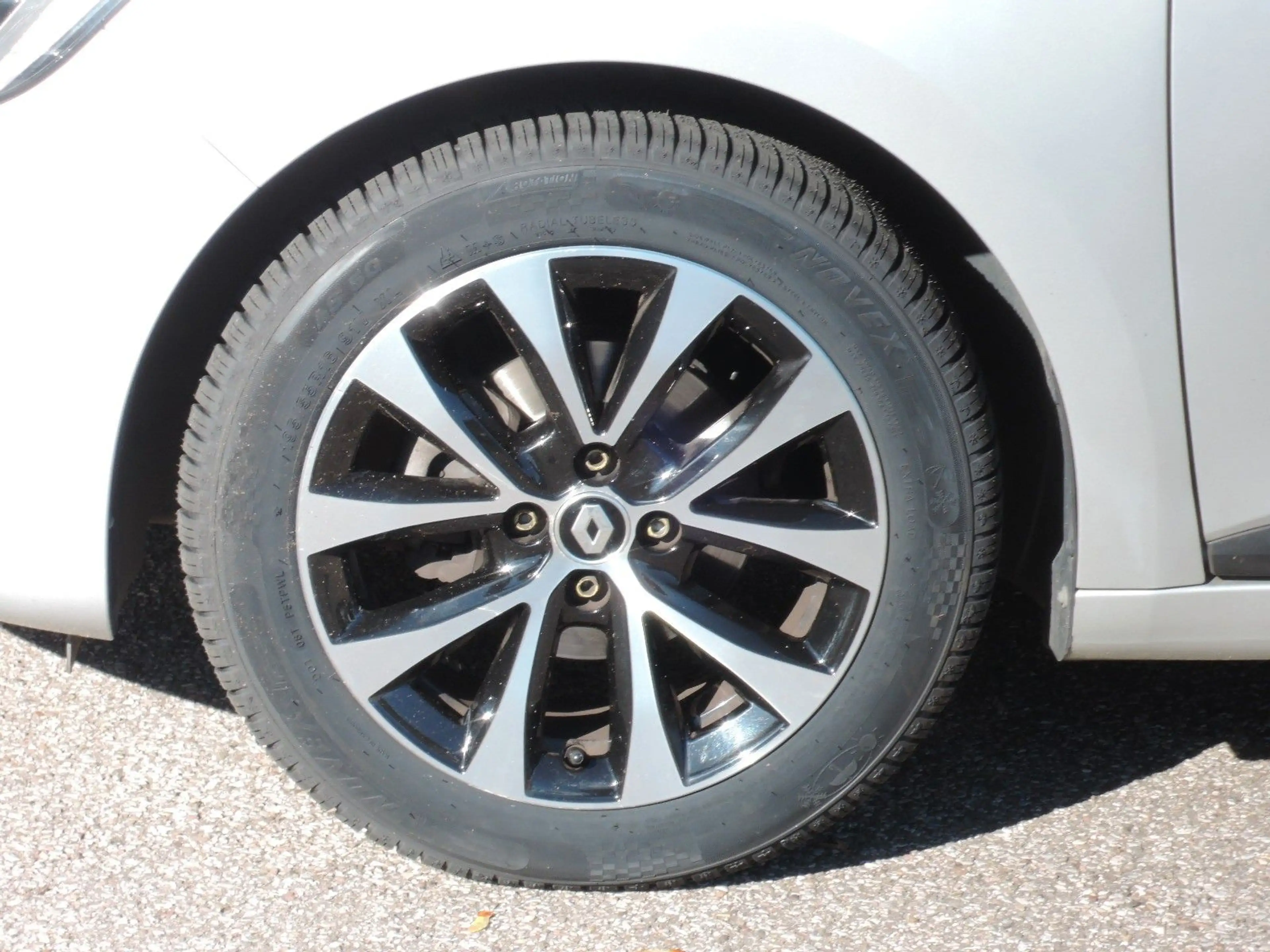 Renault Clio TCe 90 Equilibre  5-türig GJR,SHZ,Parkhilfe — photo 4