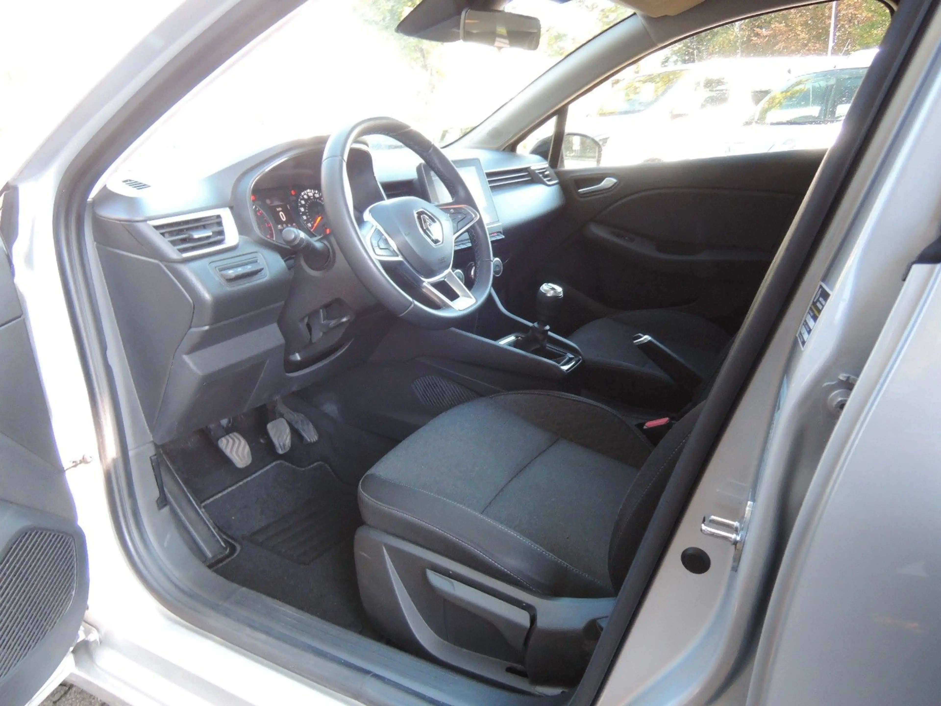 Renault Clio TCe 90 Equilibre  5-türig GJR,SHZ,Parkhilfe — photo 9