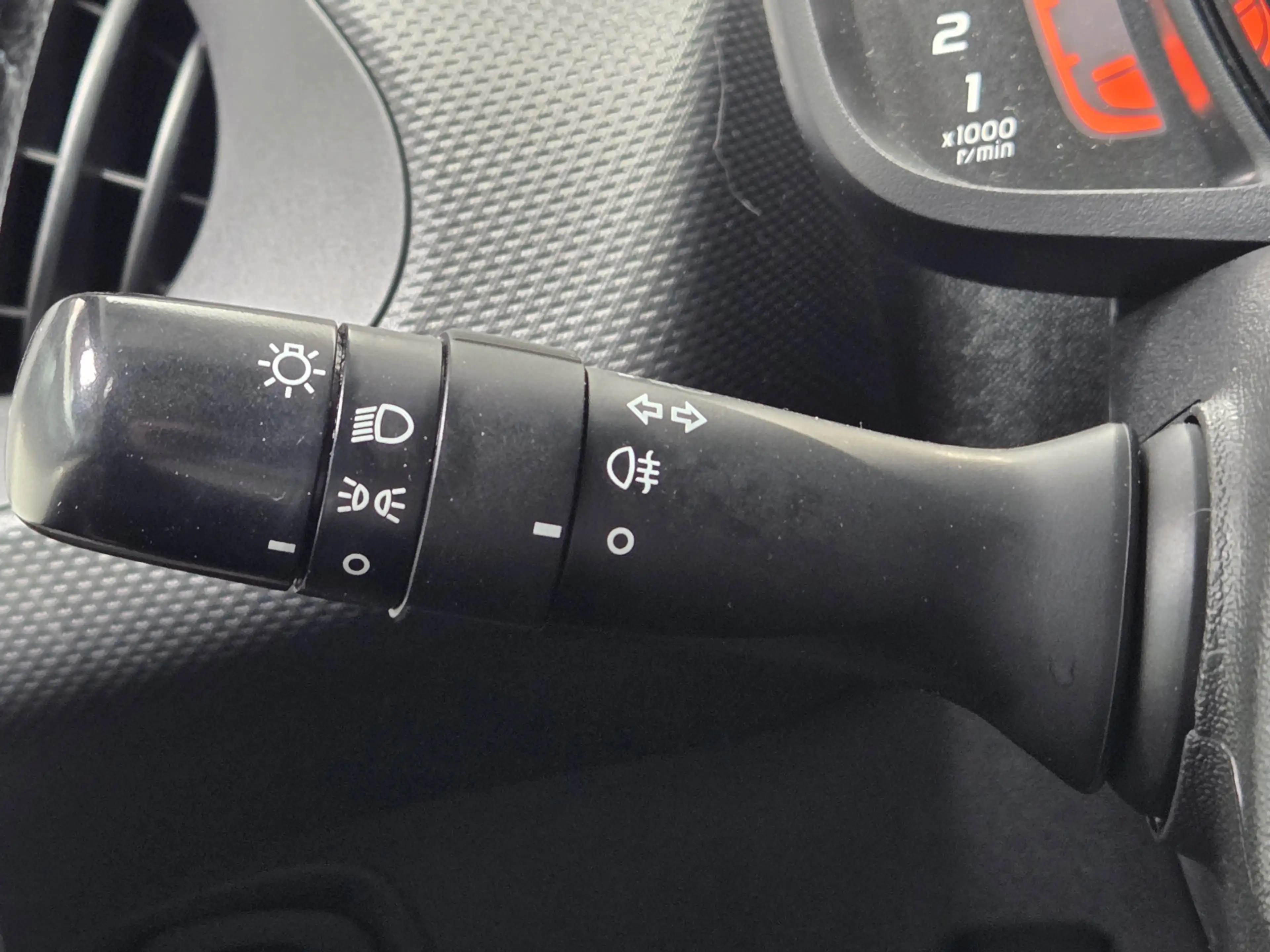 Citroen C1 1.0 VTi Feel — photo 25