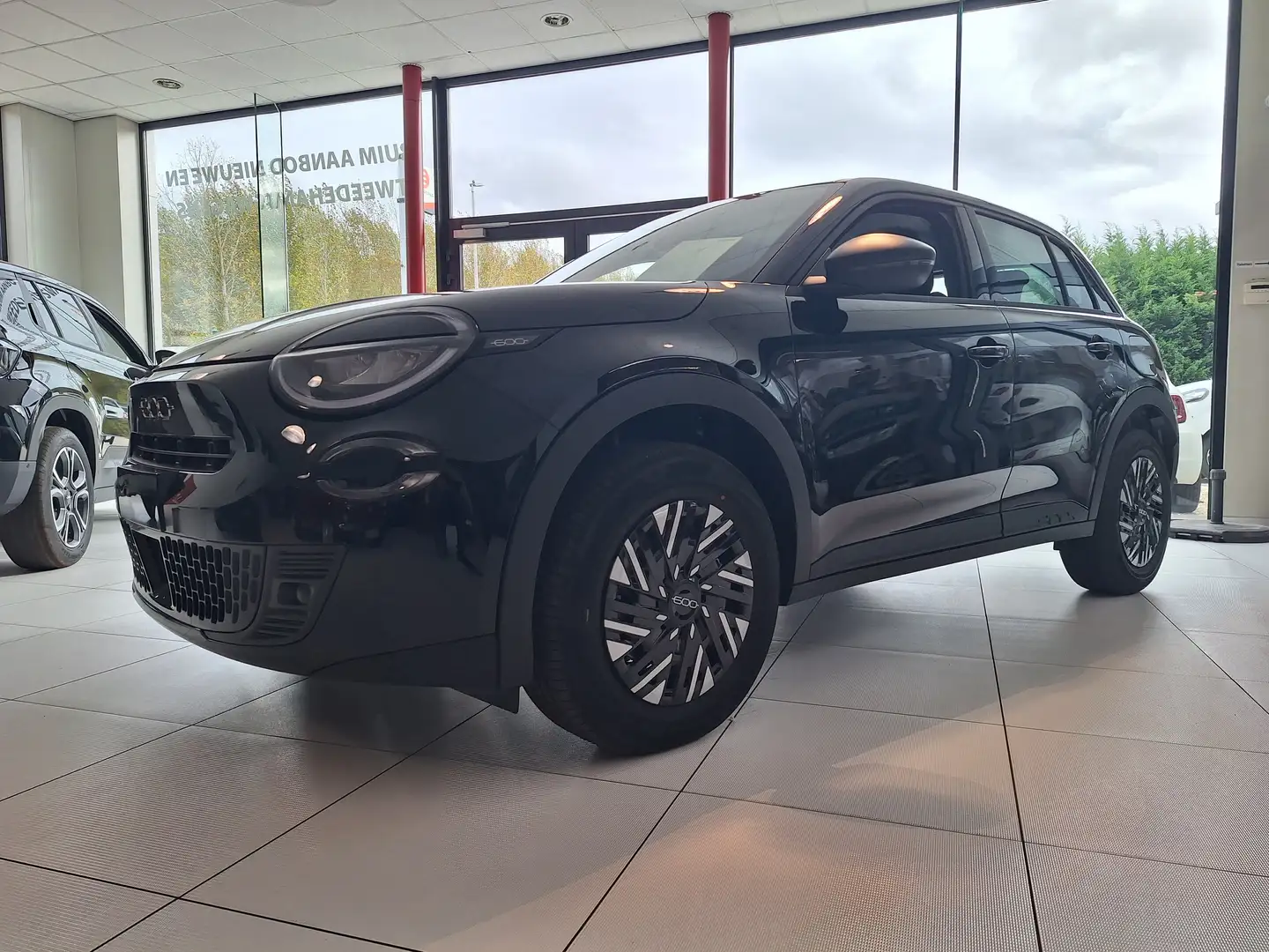 Fiat 600 600 1.2 Hybrid 100 AT6 Zwart - 2