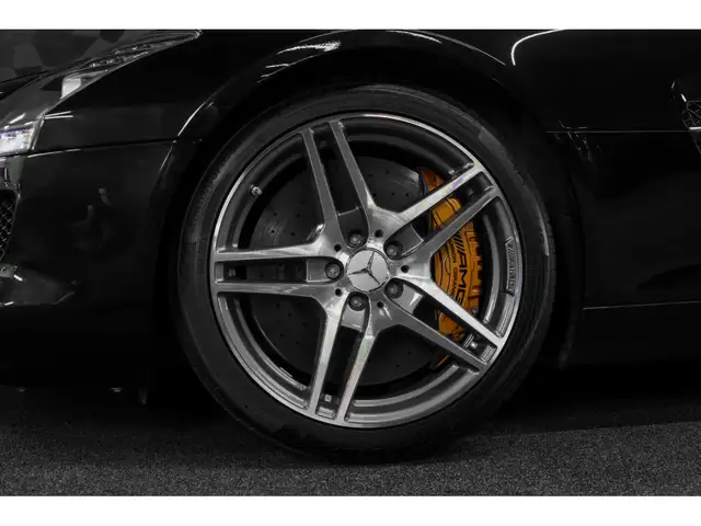 Mercedes-Benz SLS view 13