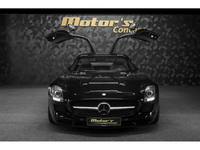 Mercedes-Benz SLS view 4