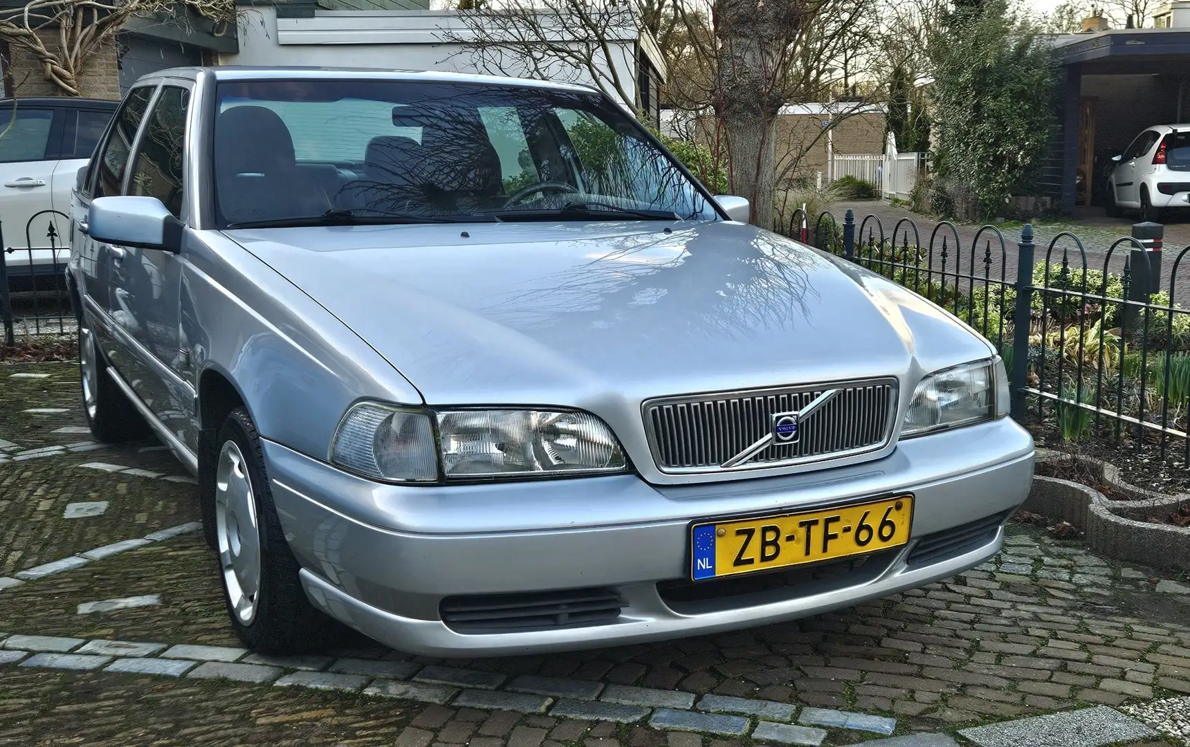 Volvo S70 2.0 Luxury-Line Grijs - 1