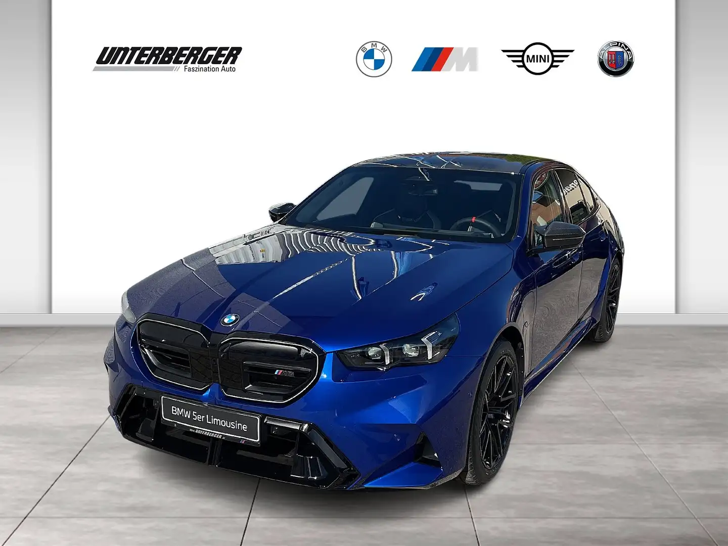 BMW M5 Limousine Ultimate Package | AHK | V-MAX Bleu - 1