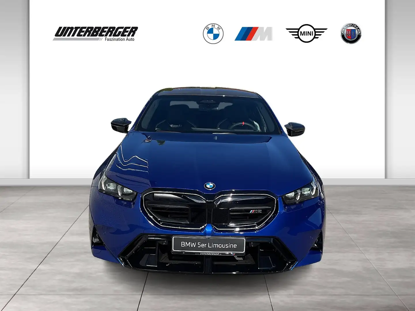 BMW M5 Limousine Ultimate Package | AHK | V-MAX Bleu - 2