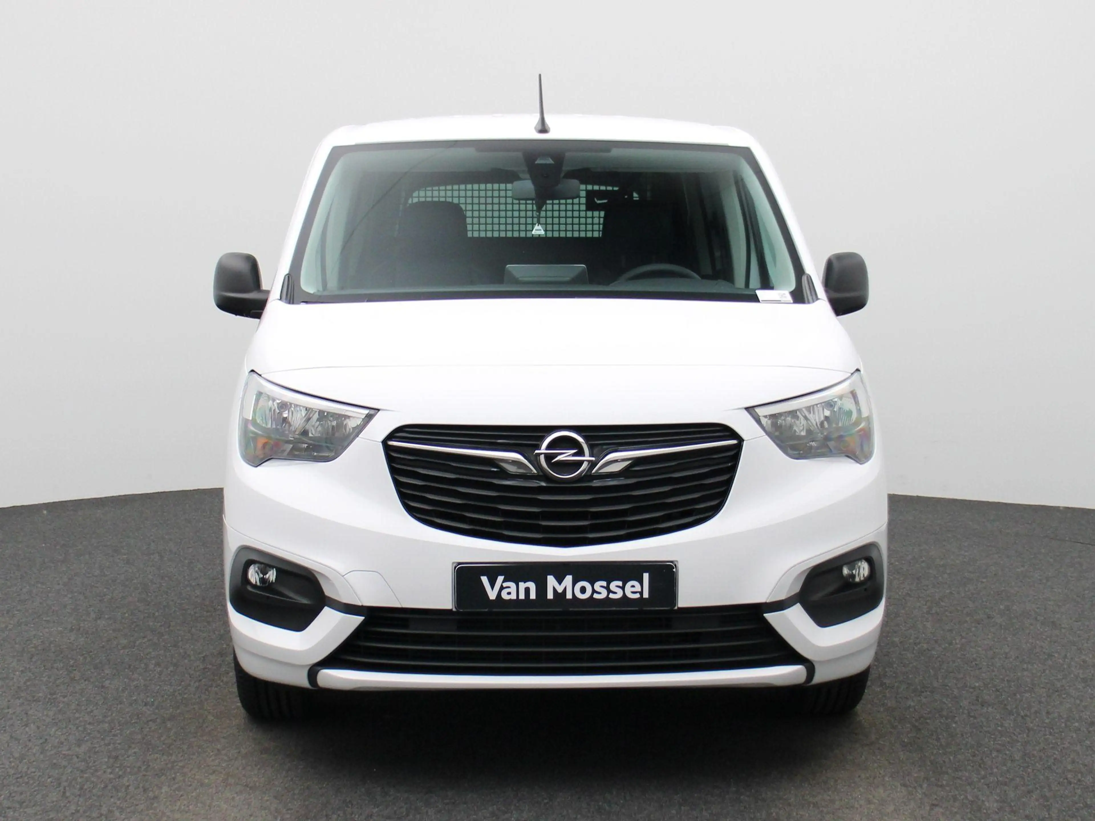 Opel Combo Life 1.5 Turbo D 100 MT6 Edition — photo 3