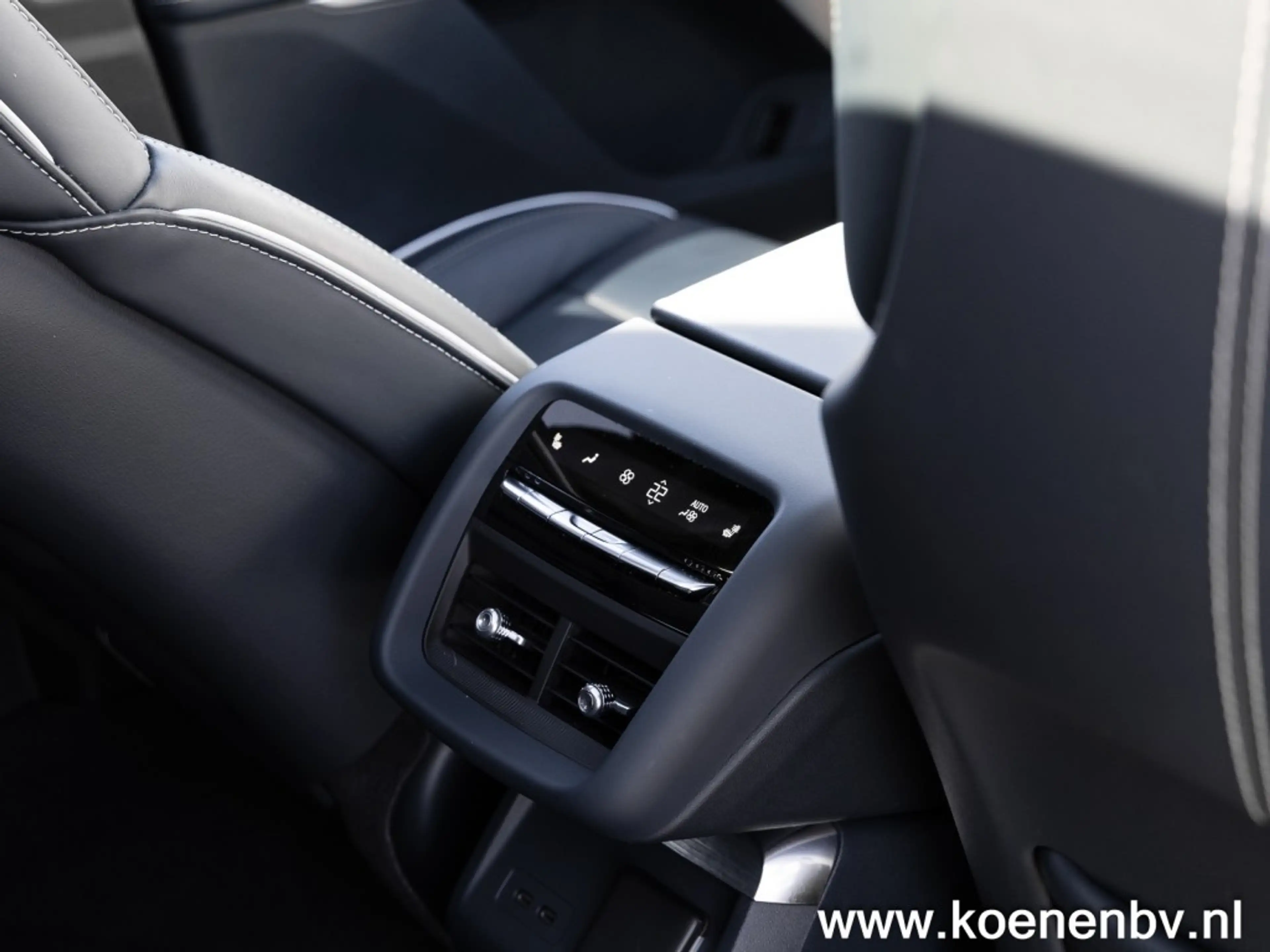 Cadillac Lyriq Luxury Level 3 600 E4 AWD 528PK EV/ 530 KM WLTP Ac — photo 32