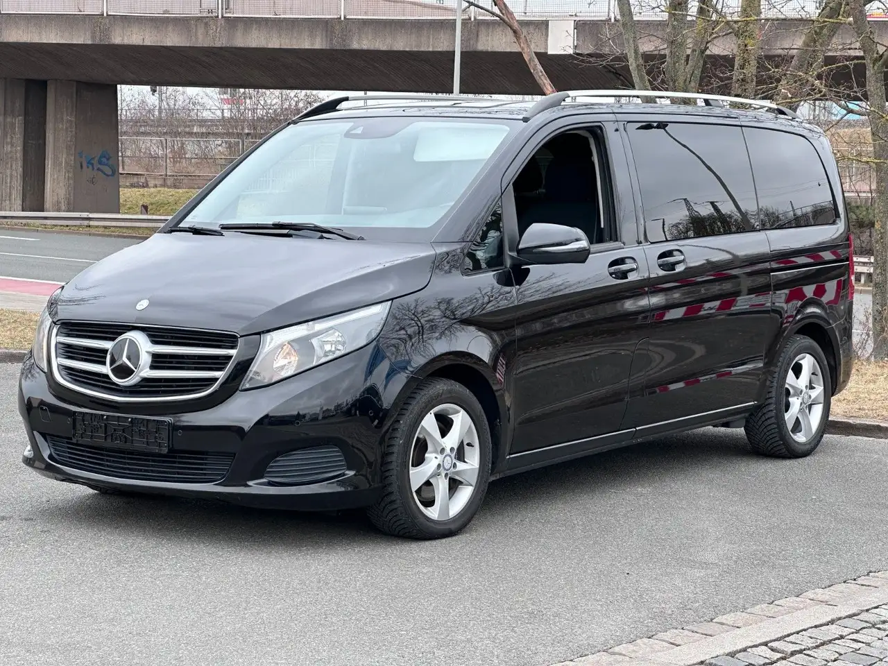 Mercedes-Benz V 220