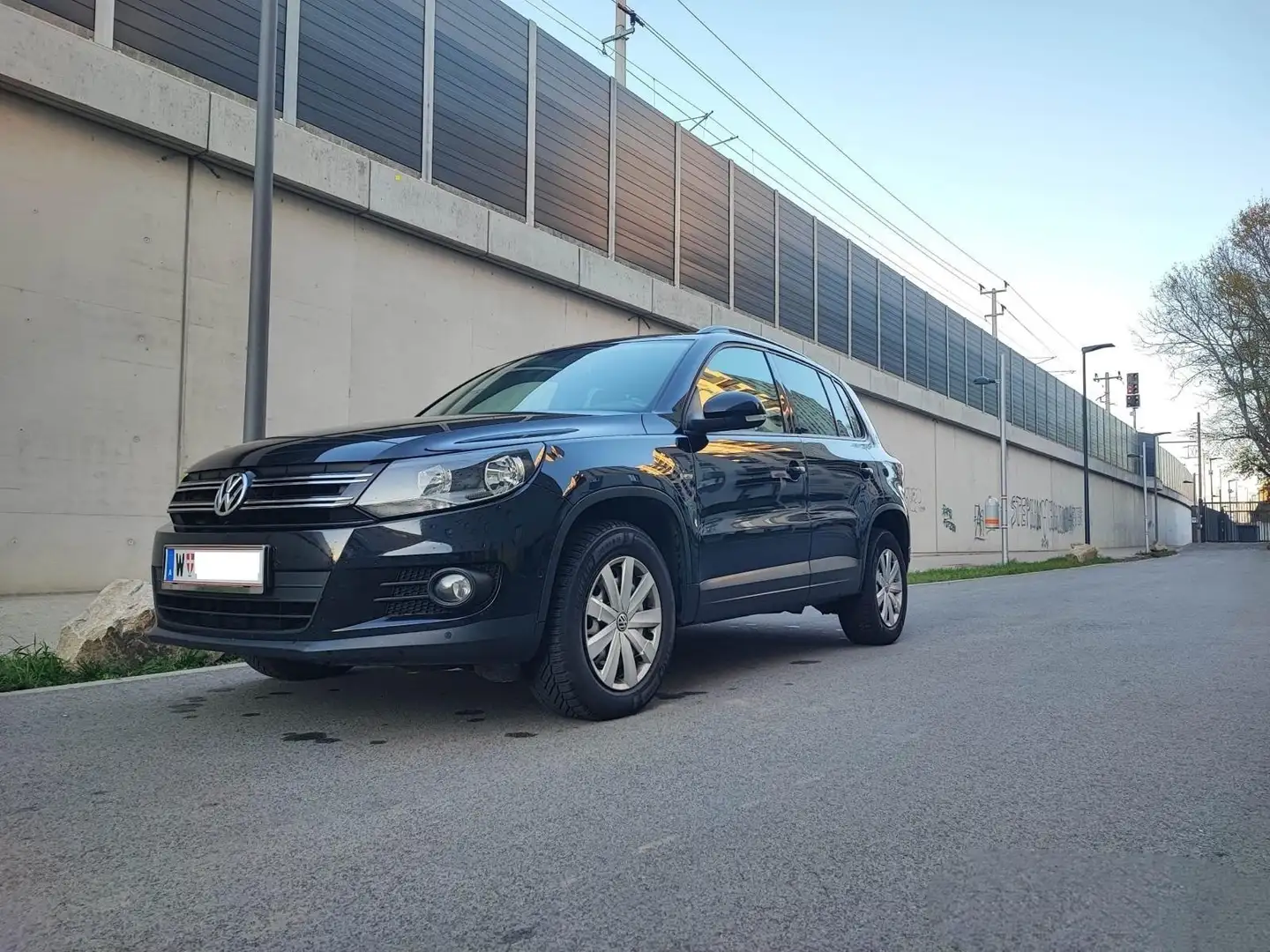 Volkswagen Tiguan Trend & Fun BMT Schwarz - 2