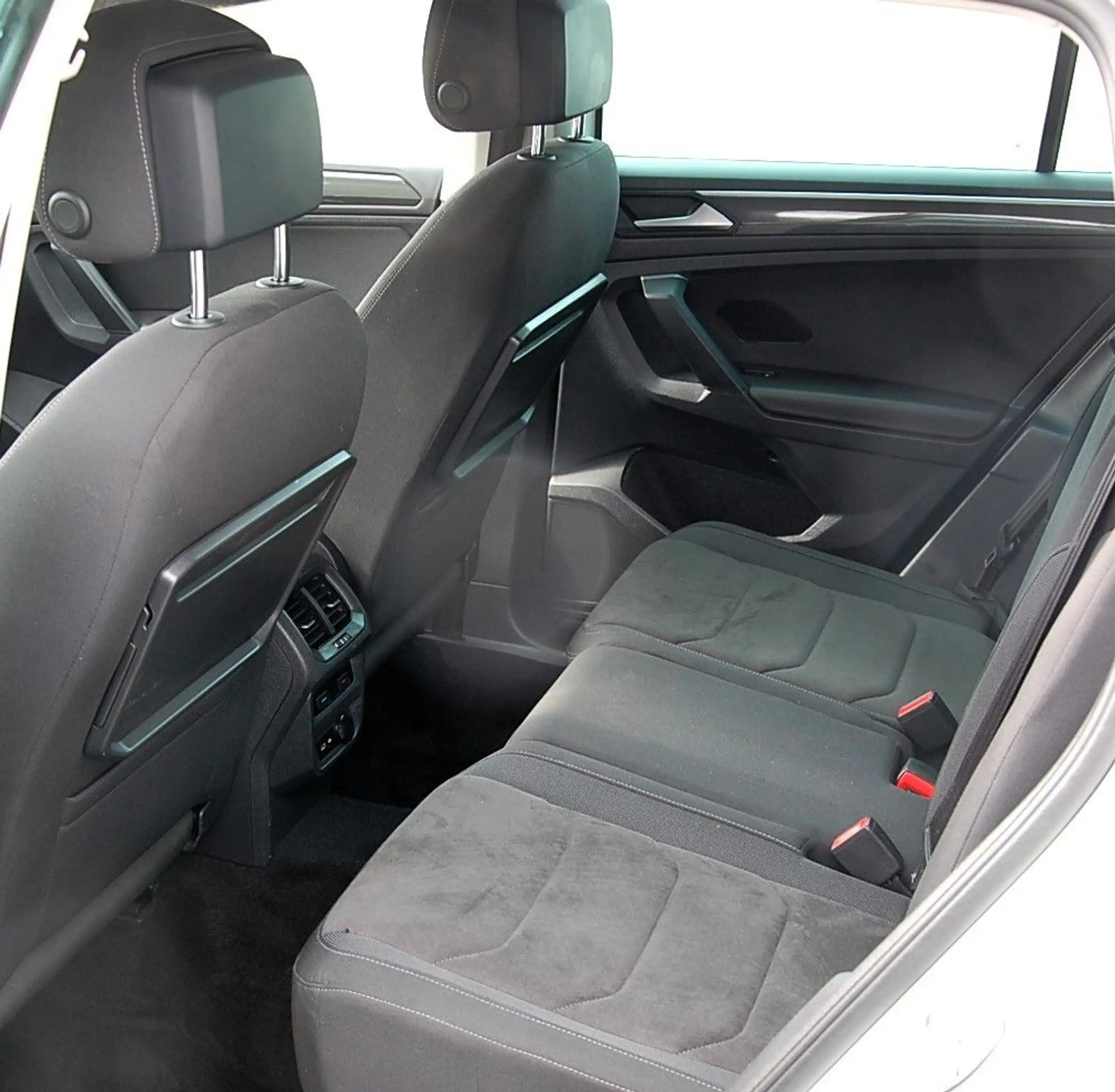 Volkswagen Tiguan 2.0 TDI 4Motion R Line Kamera Virtual ACC — photo 7