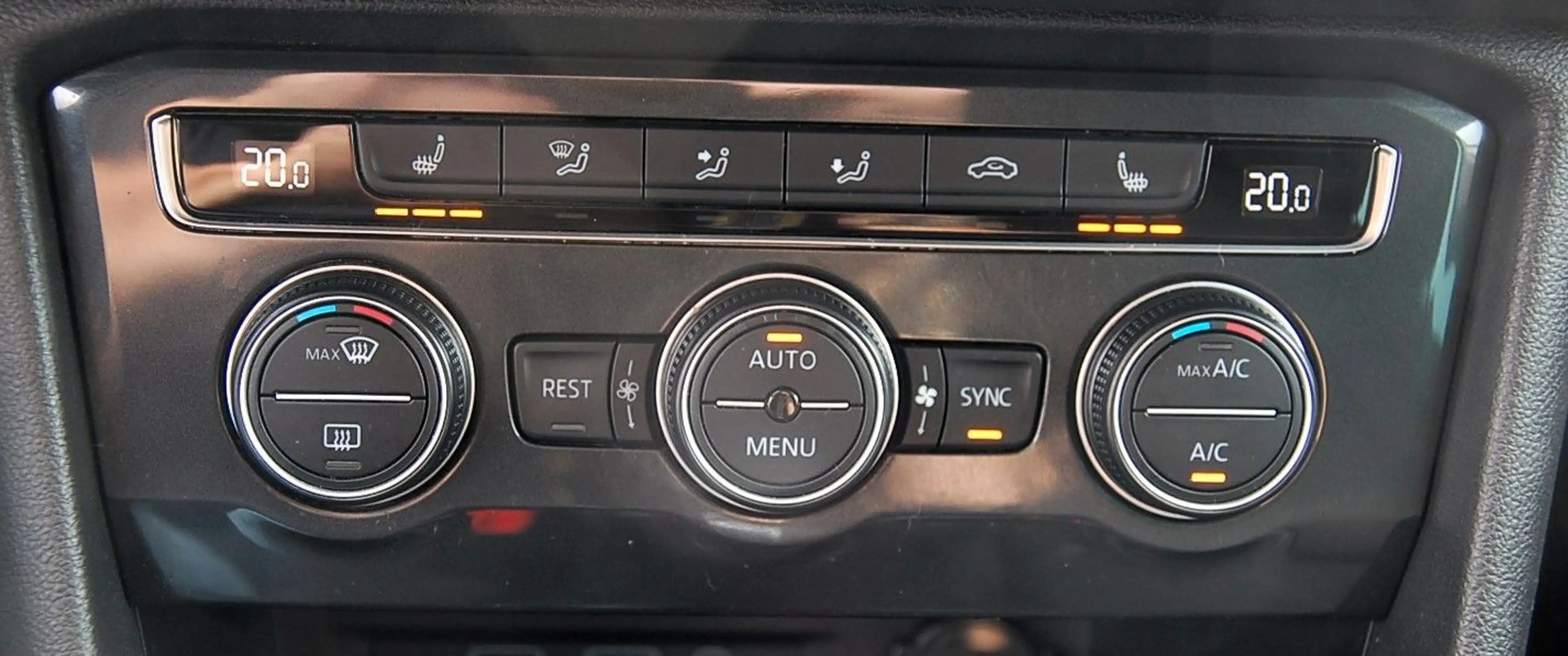 Volkswagen Tiguan 2.0 TDI 4Motion R Line Kamera Virtual ACC — photo 13