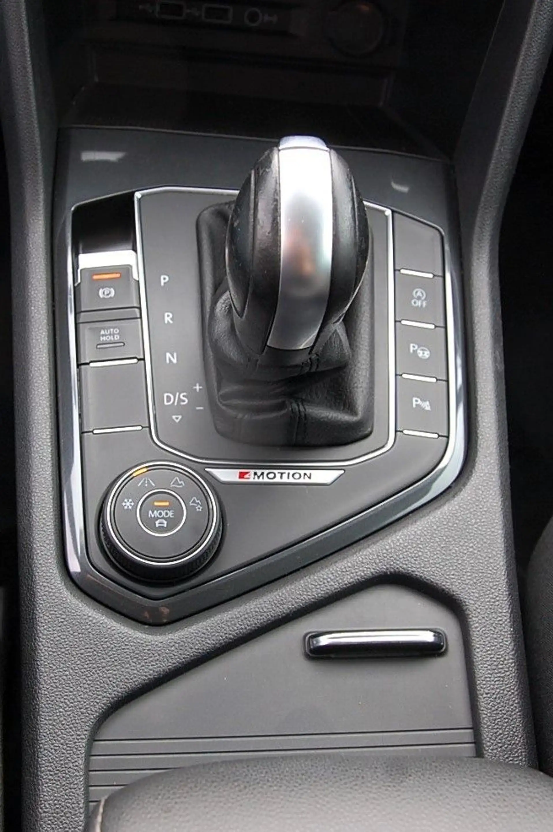 Volkswagen Tiguan 2.0 TDI 4Motion R Line Kamera Virtual ACC — photo 14