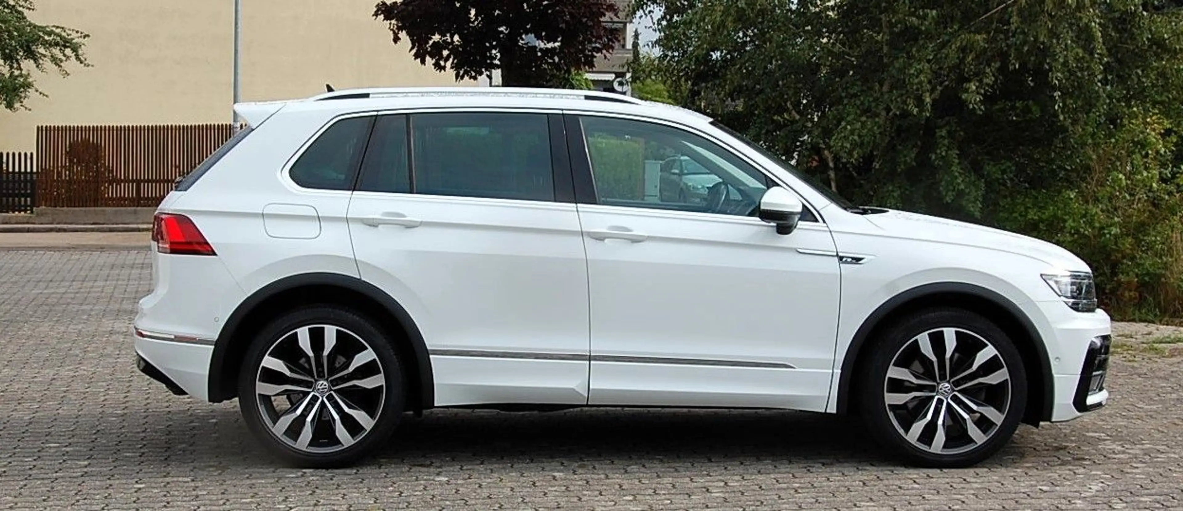 Volkswagen Tiguan 2.0 TDI 4Motion R Line Kamera Virtual ACC — photo 4