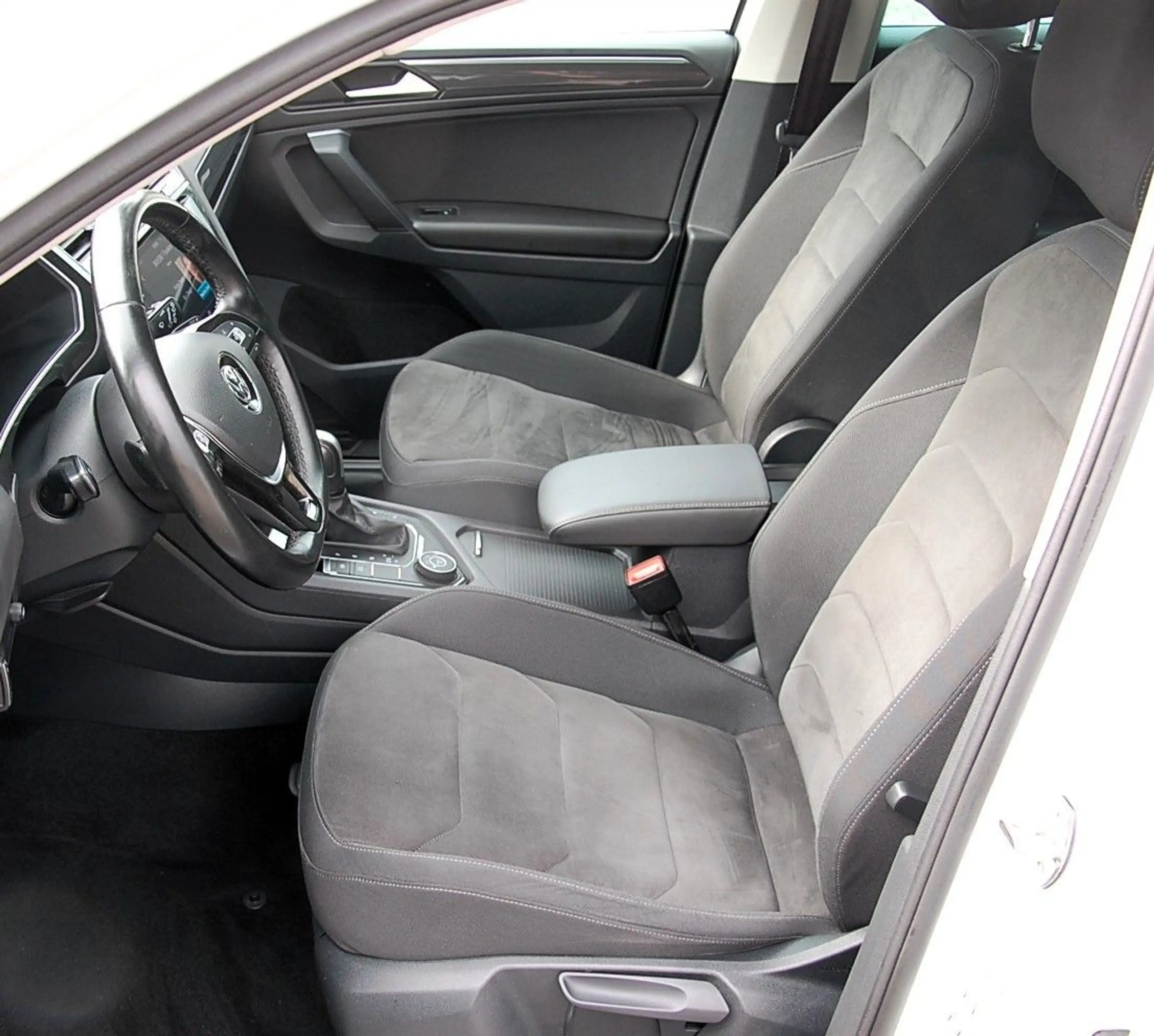 Volkswagen Tiguan 2.0 TDI 4Motion R Line Kamera Virtual ACC — photo 6
