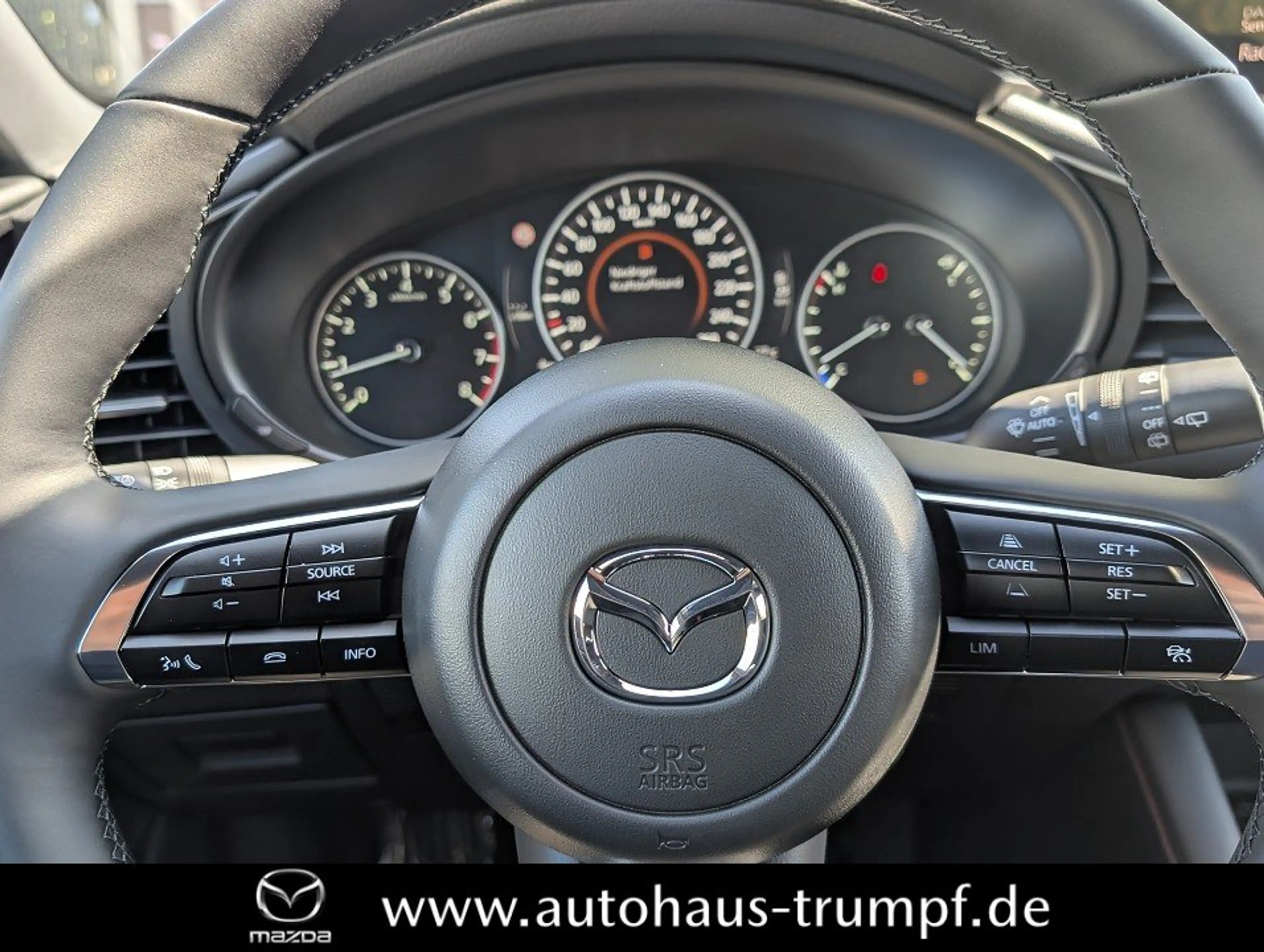 Mazda 3 2.5L e-SKYACTIV G 140ps — photo 13