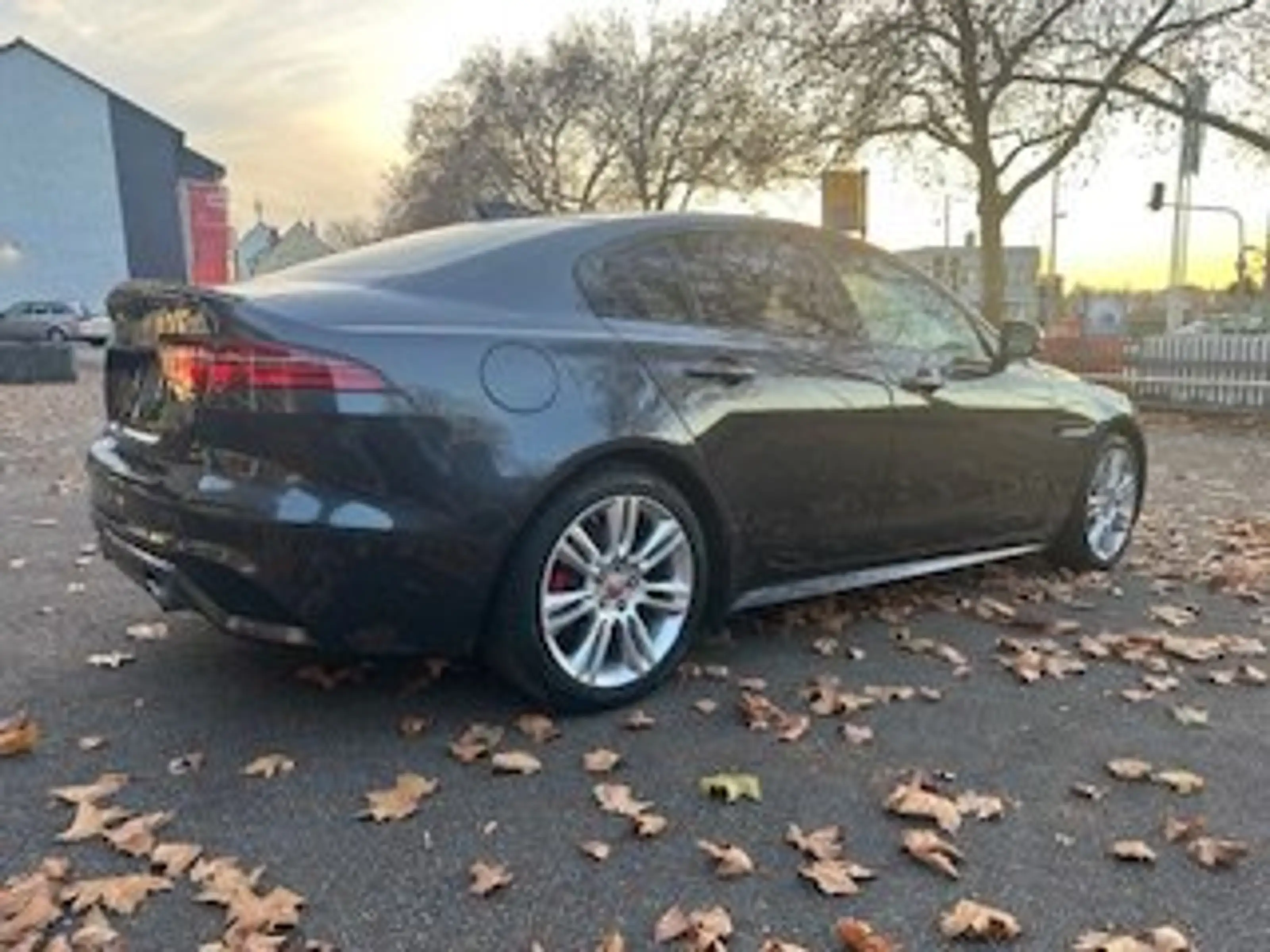 Jaguar XE R-Dynamic SE AWD — photo 7