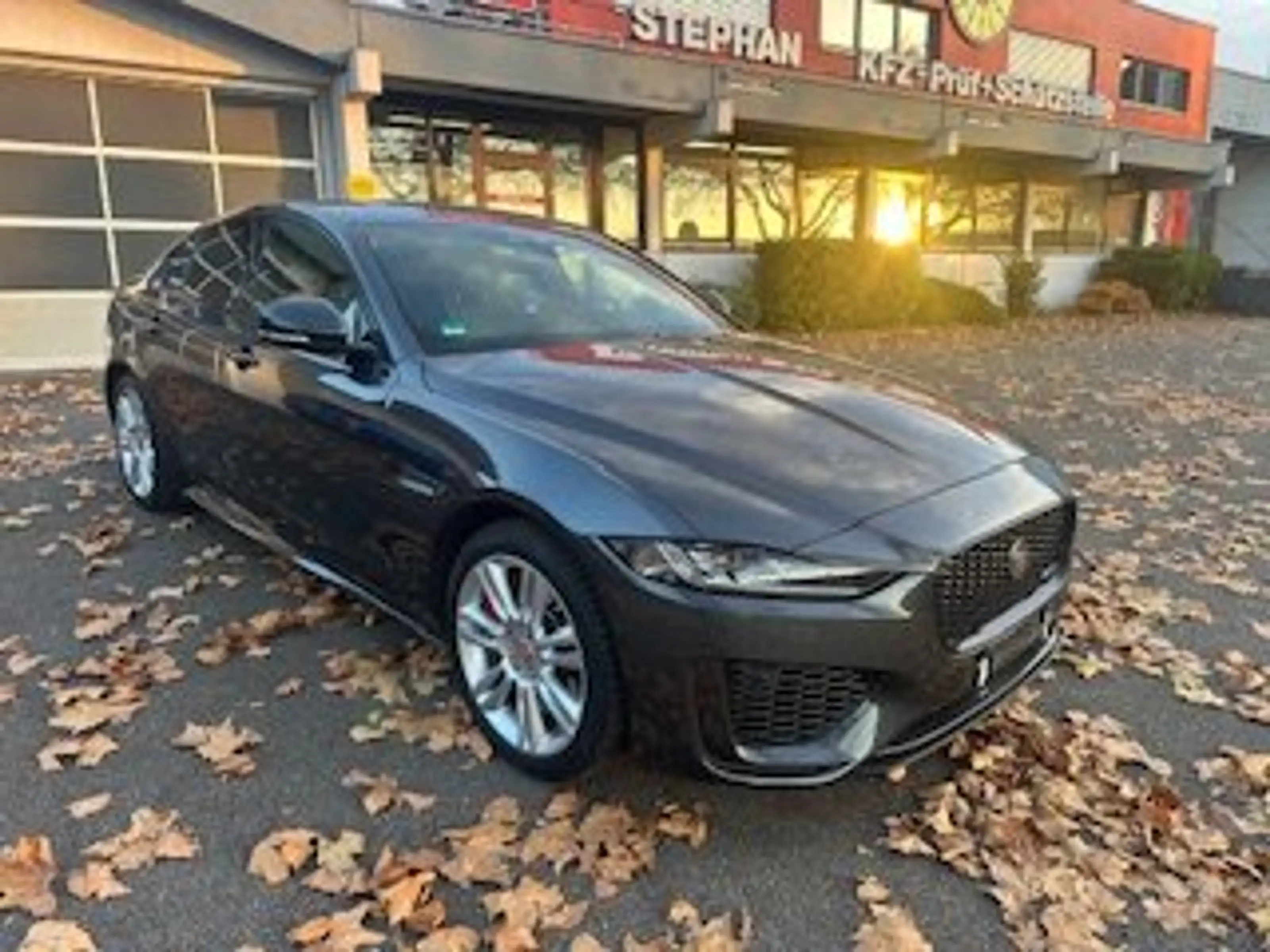 Jaguar XE R-Dynamic SE AWD — photo 8
