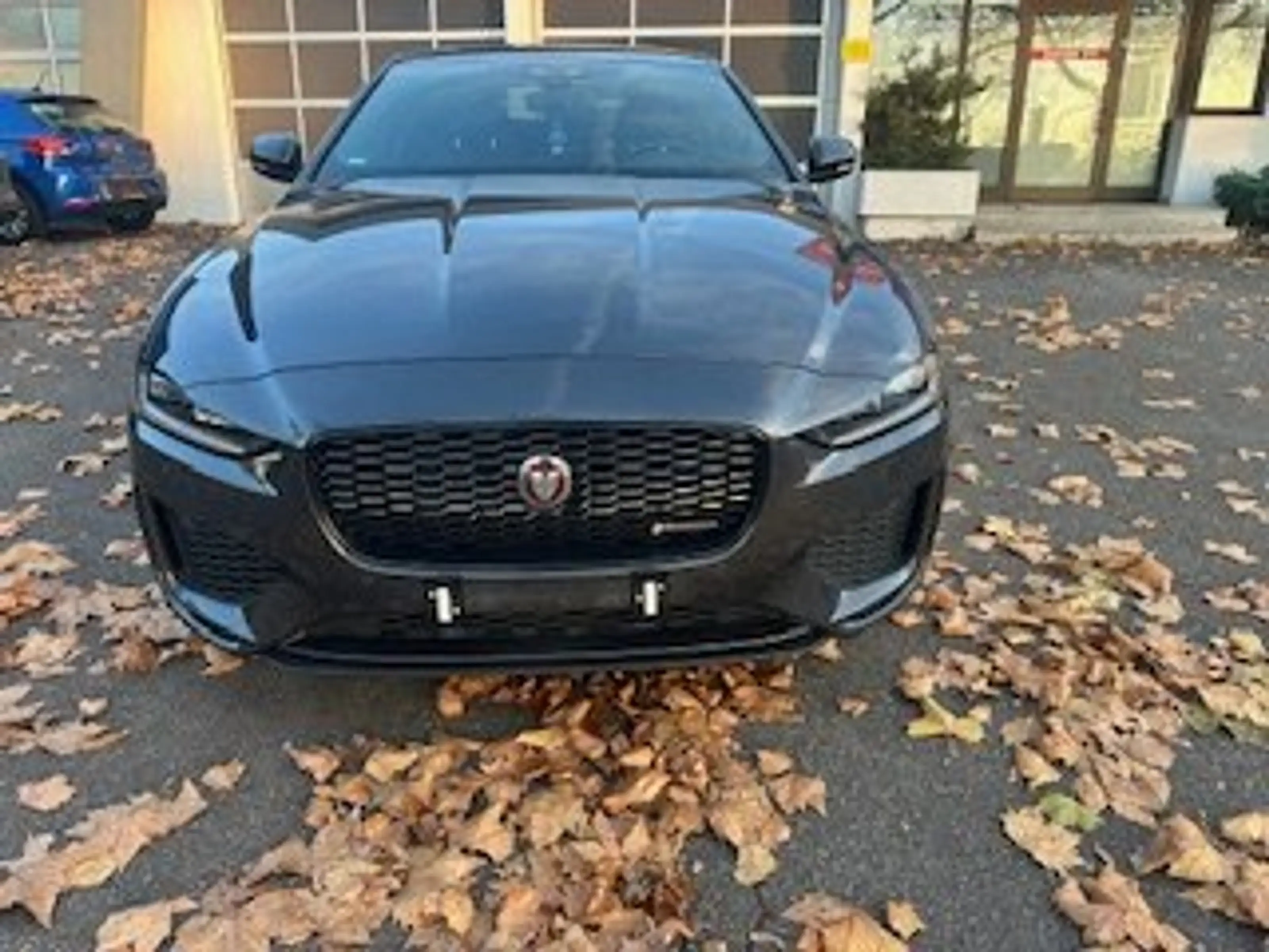 Jaguar XE R-Dynamic SE AWD — photo 9