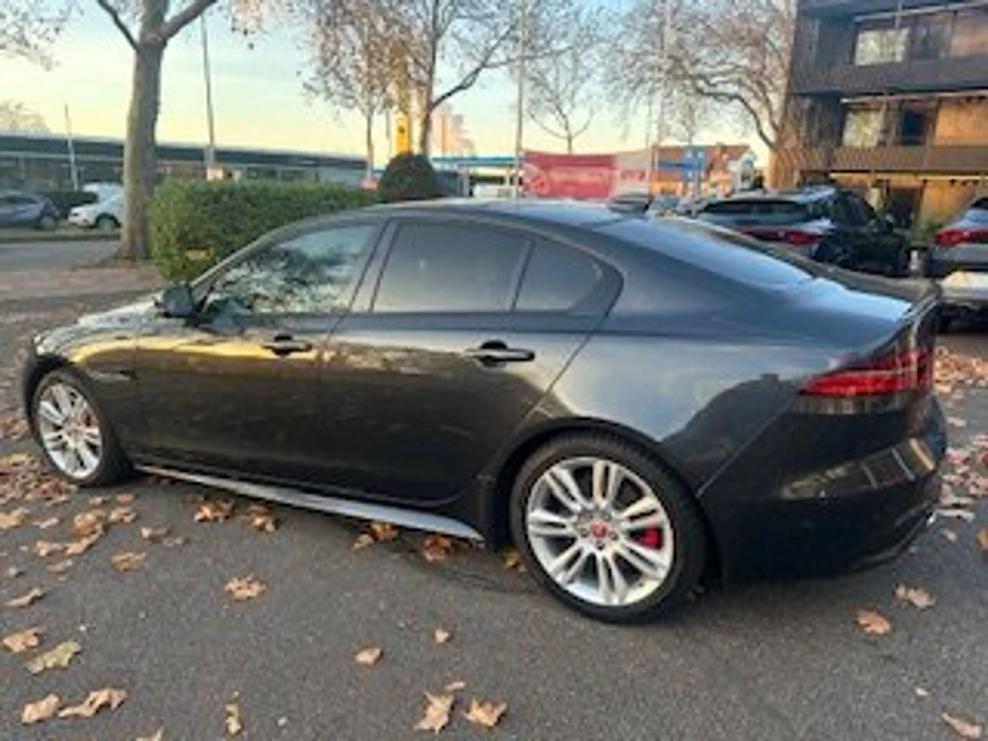 Jaguar XE R-Dynamic SE AWD — photo 5