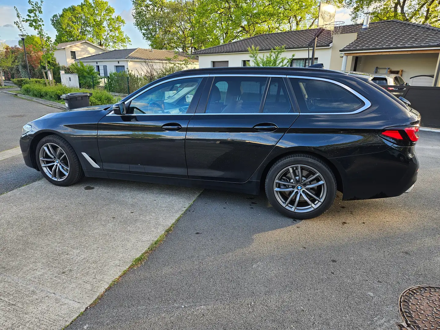 BMW 520 SERIE 5 TOURING G31 (02/2017)  190 ch BVA8 Lounge Noir - 1