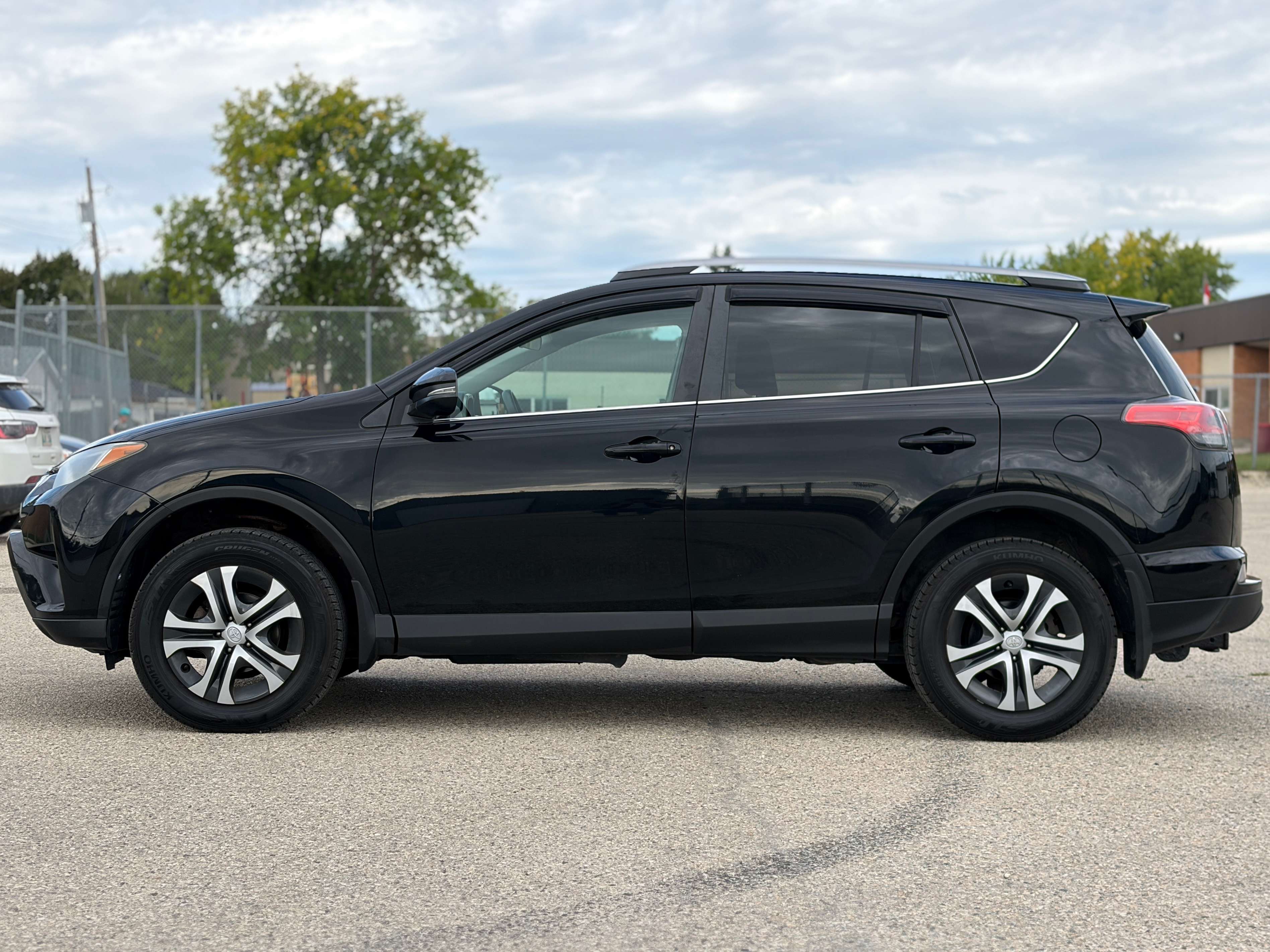 2017 Toyota RAV4 LE | AWD | Backup Camera — снимка 1