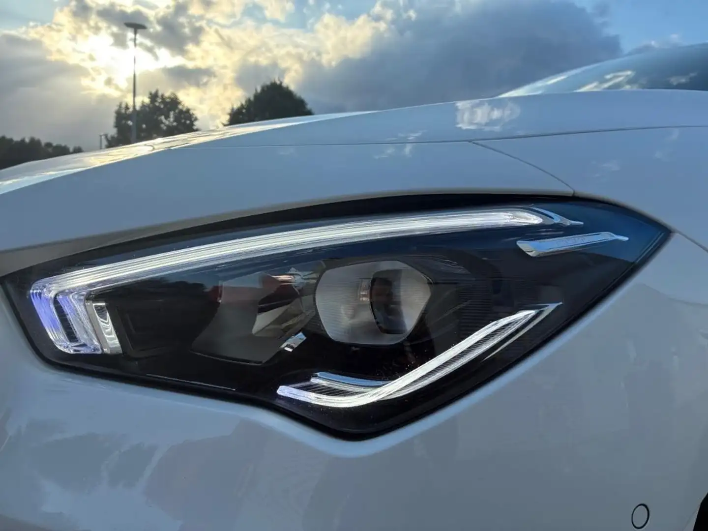 Mercedes-Benz CLA 220 d 4M SB AMG Burmester AHK Night Edition Weiß - 2