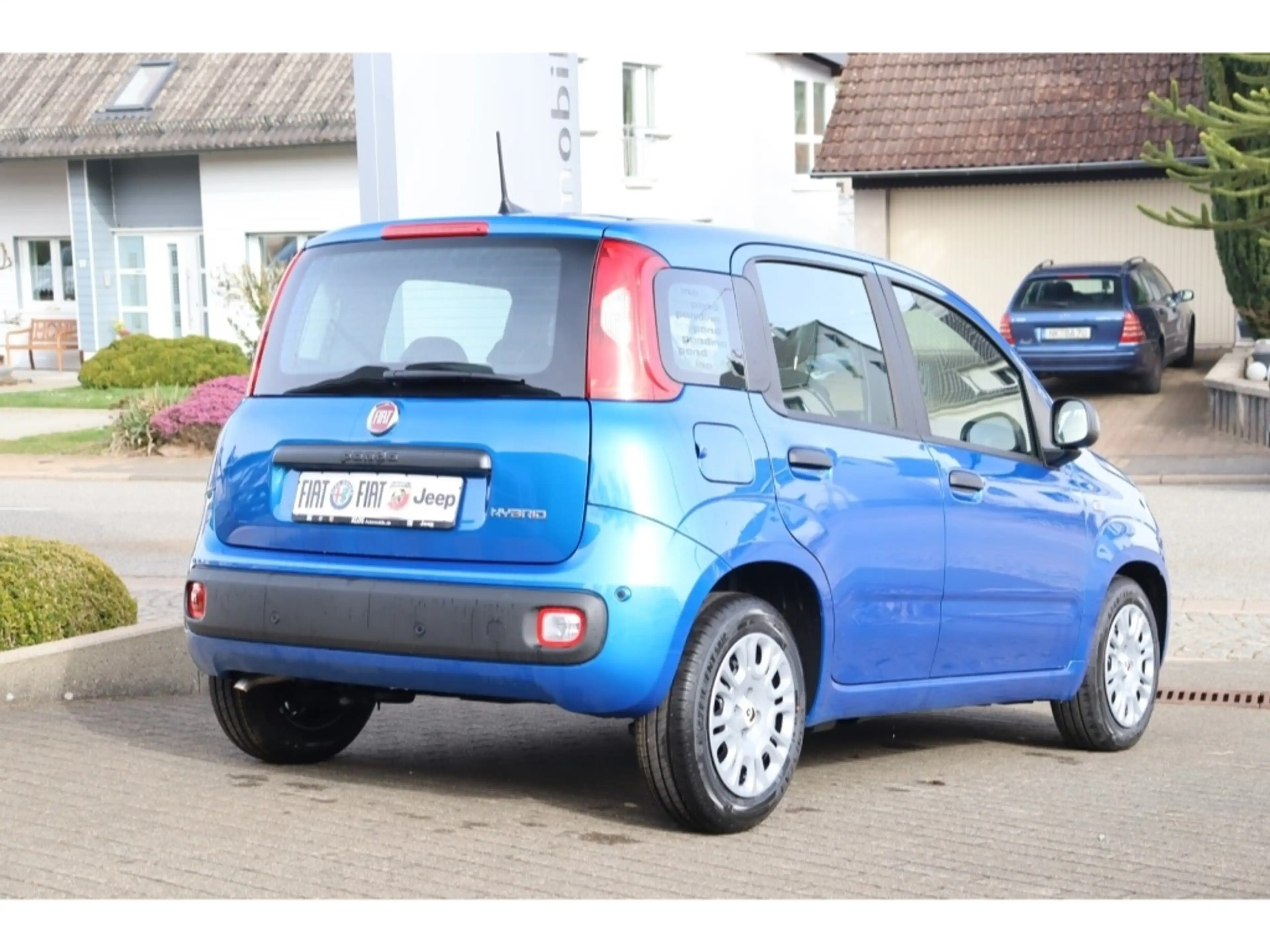 Fiat New Panda PANDA ICON HYBRID 1.0 GSE 65PS PDC RADIO 5-SITZER — photo 3