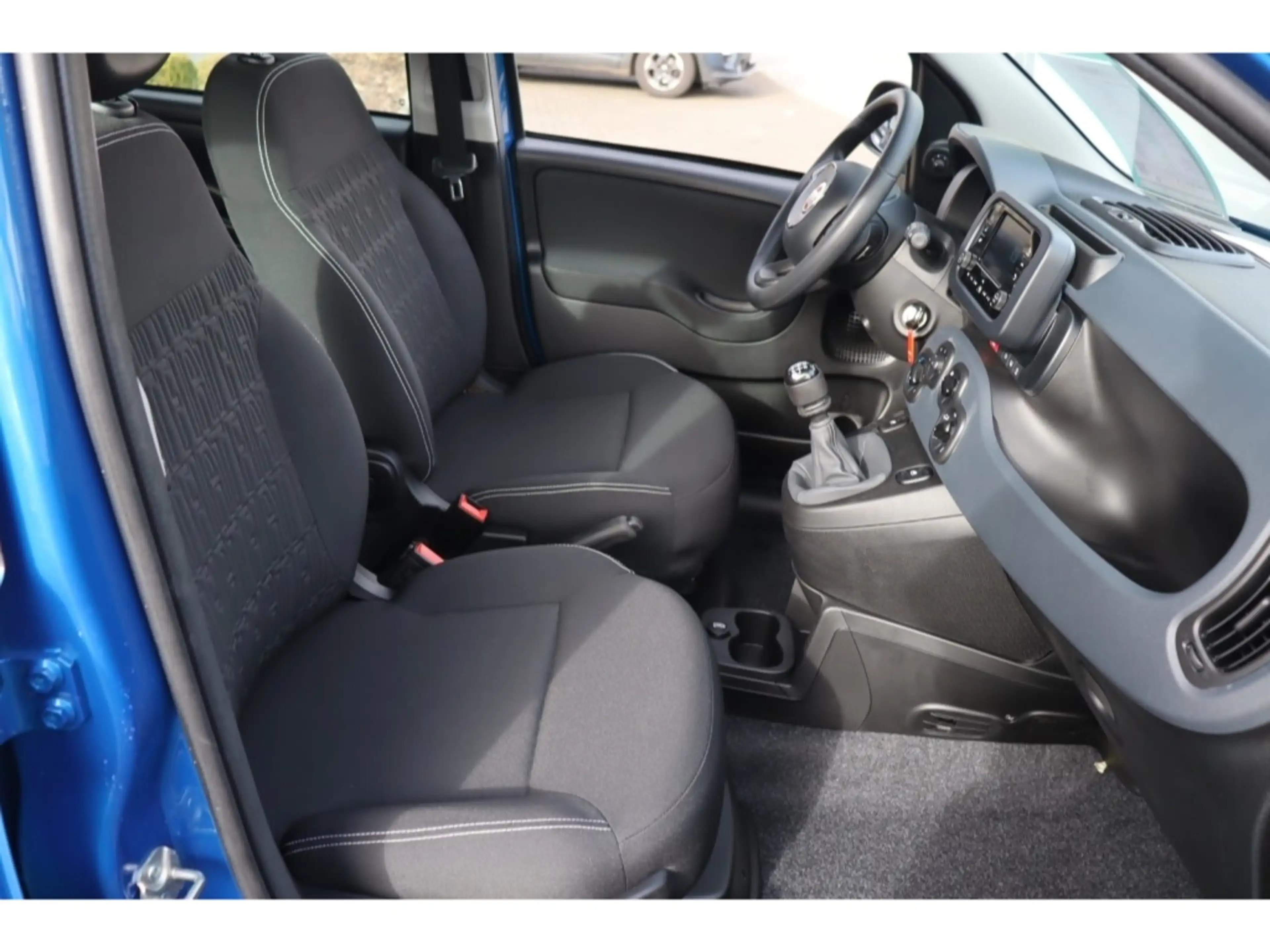 Fiat New Panda PANDA ICON HYBRID 1.0 GSE 65PS PDC RADIO 5-SITZER — photo 15
