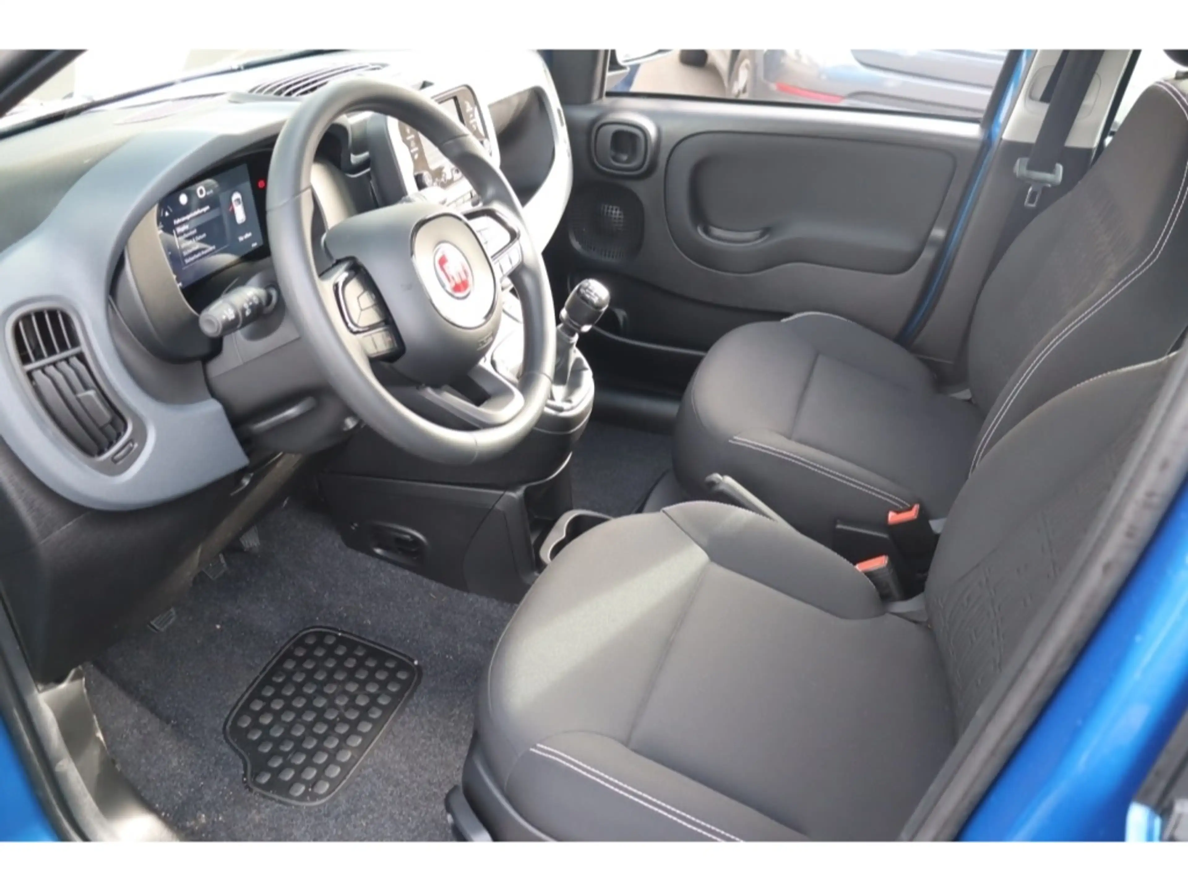 Fiat New Panda PANDA ICON HYBRID 1.0 GSE 65PS PDC RADIO 5-SITZER — photo 11