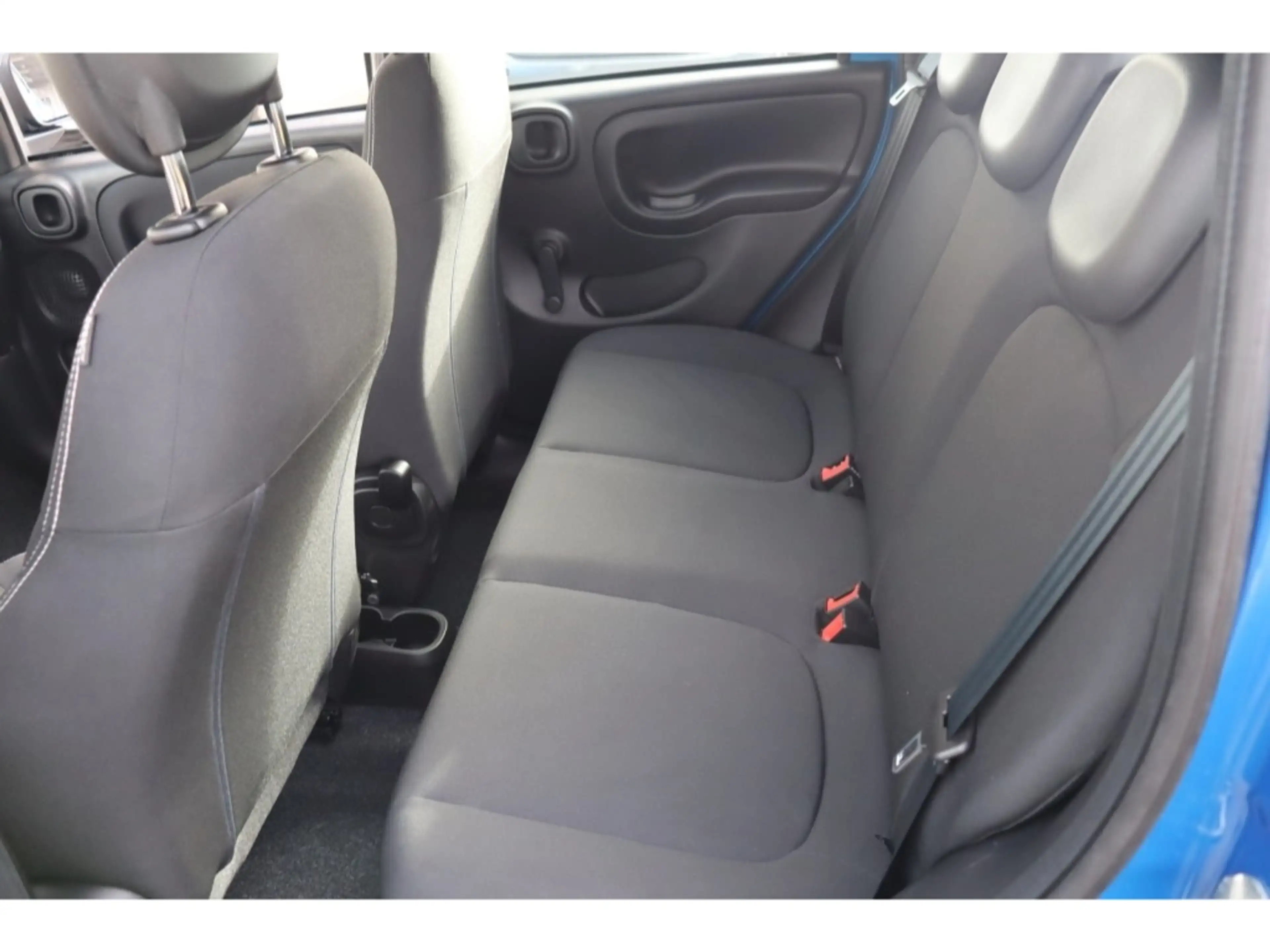 Fiat New Panda PANDA ICON HYBRID 1.0 GSE 65PS PDC RADIO 5-SITZER — photo 12