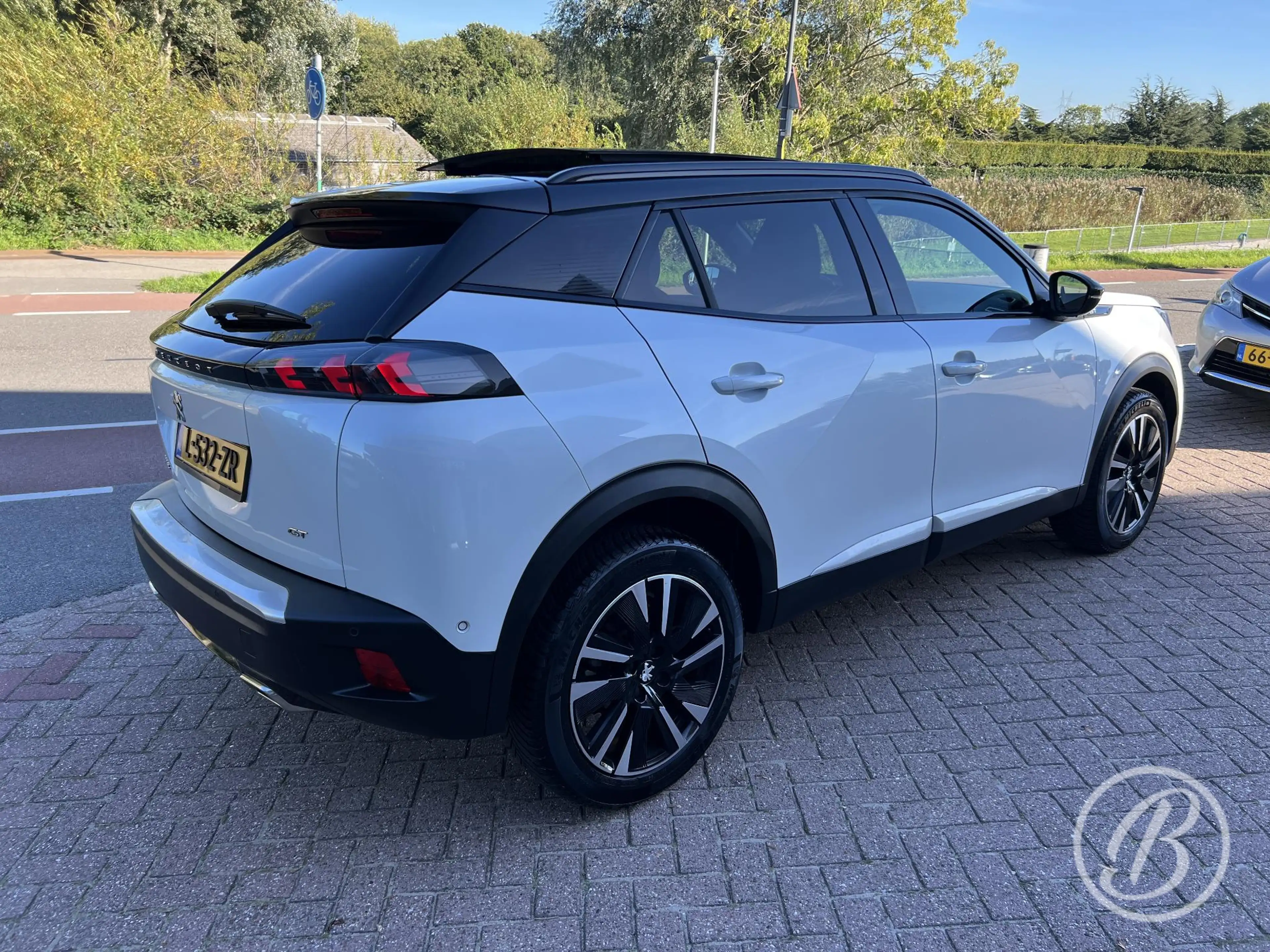 Peugeot 2008 1.2 Turbo 130 pk GT Pack | Panoramadak — photo 4