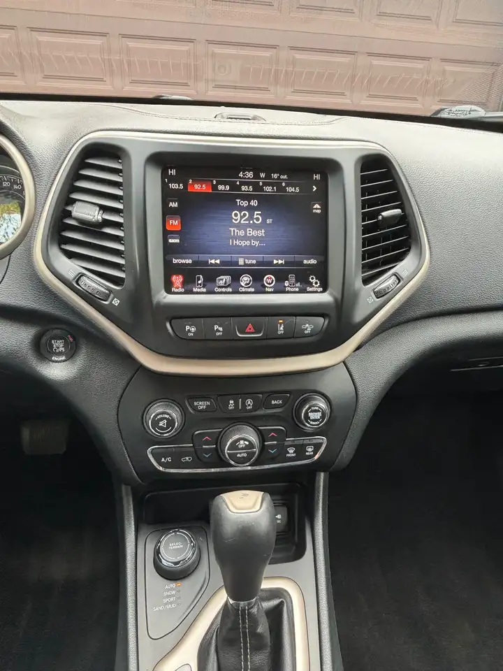 Jeep Cherokee fotografie Jeep Cherokee
