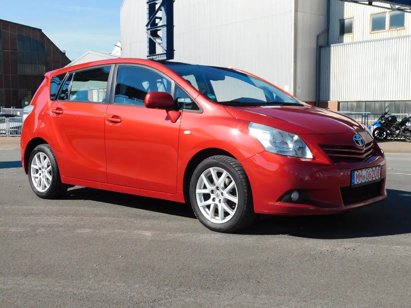 Toyota Verso Executive/Automatik/Navi/PDC/7Sitzer Rot - 1