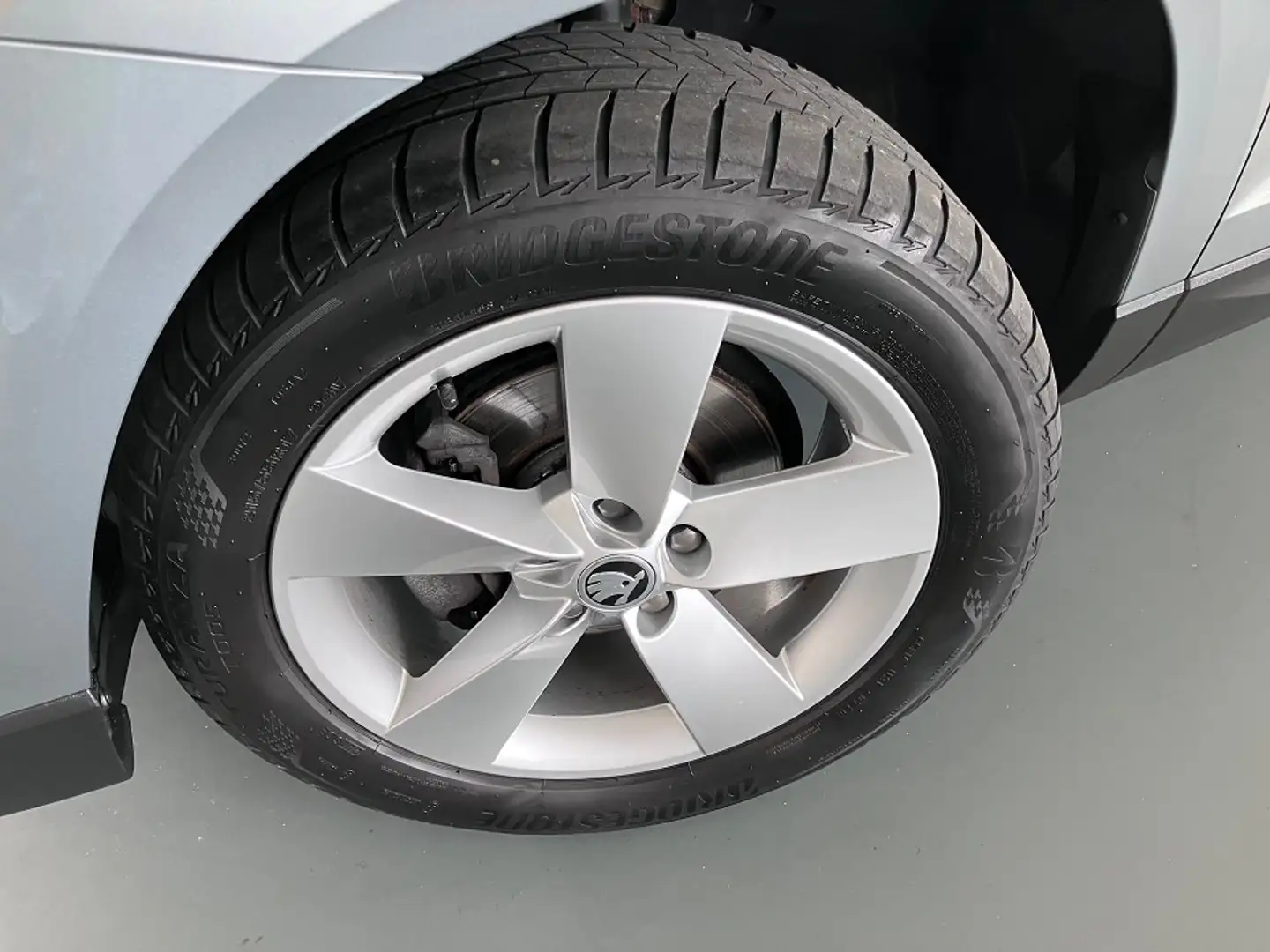 Skoda Karoq 1.5 TSI Ambition Automatik Navi/ Sitzh./ PDC Grau - 2