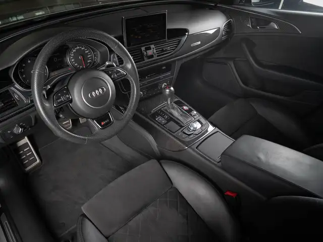 Audi RS6 view 11