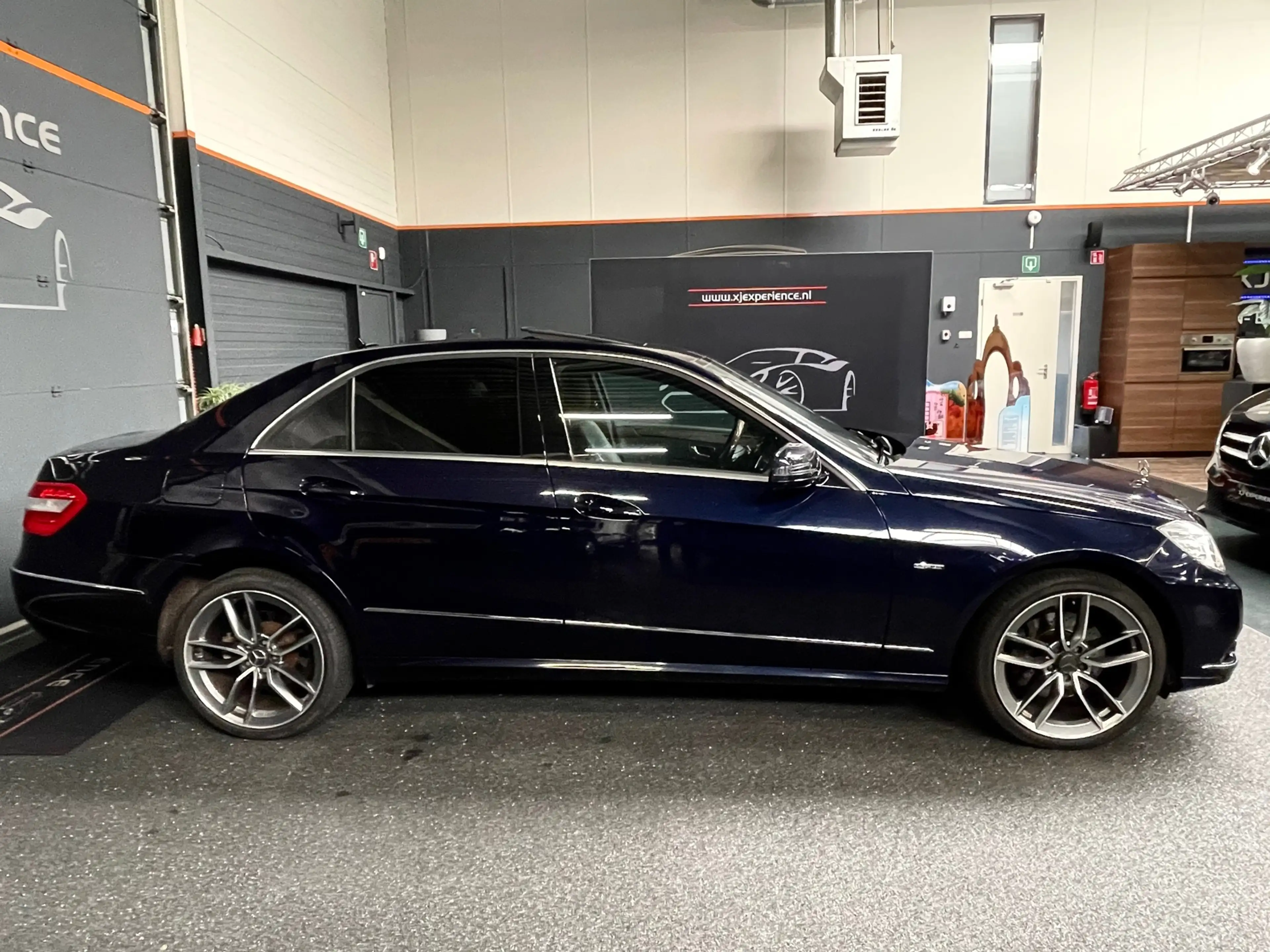 Mercedes-Benz E 350 CGI Elegance 292 PK/GLASDAK/NAVI/19'VELGEN/CAMERA — photo 4