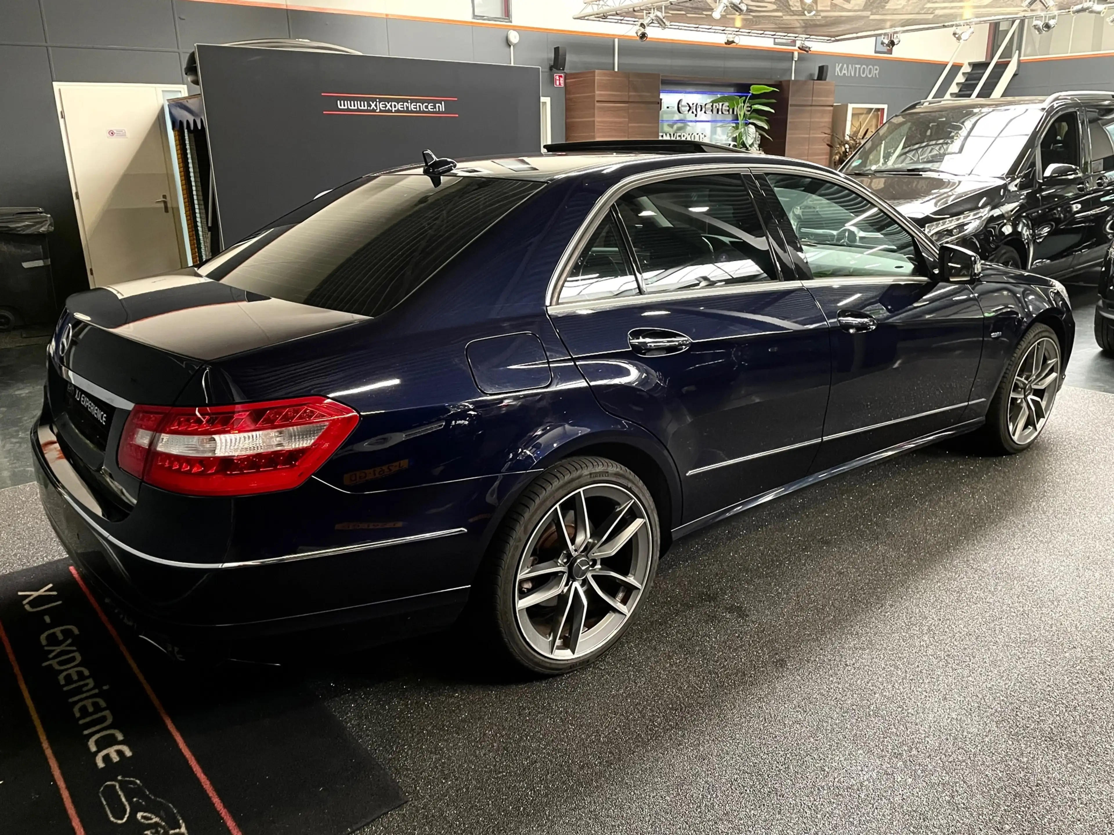 Mercedes-Benz E 350 CGI Elegance 292 PK/GLASDAK/NAVI/19'VELGEN/CAMERA — photo 9