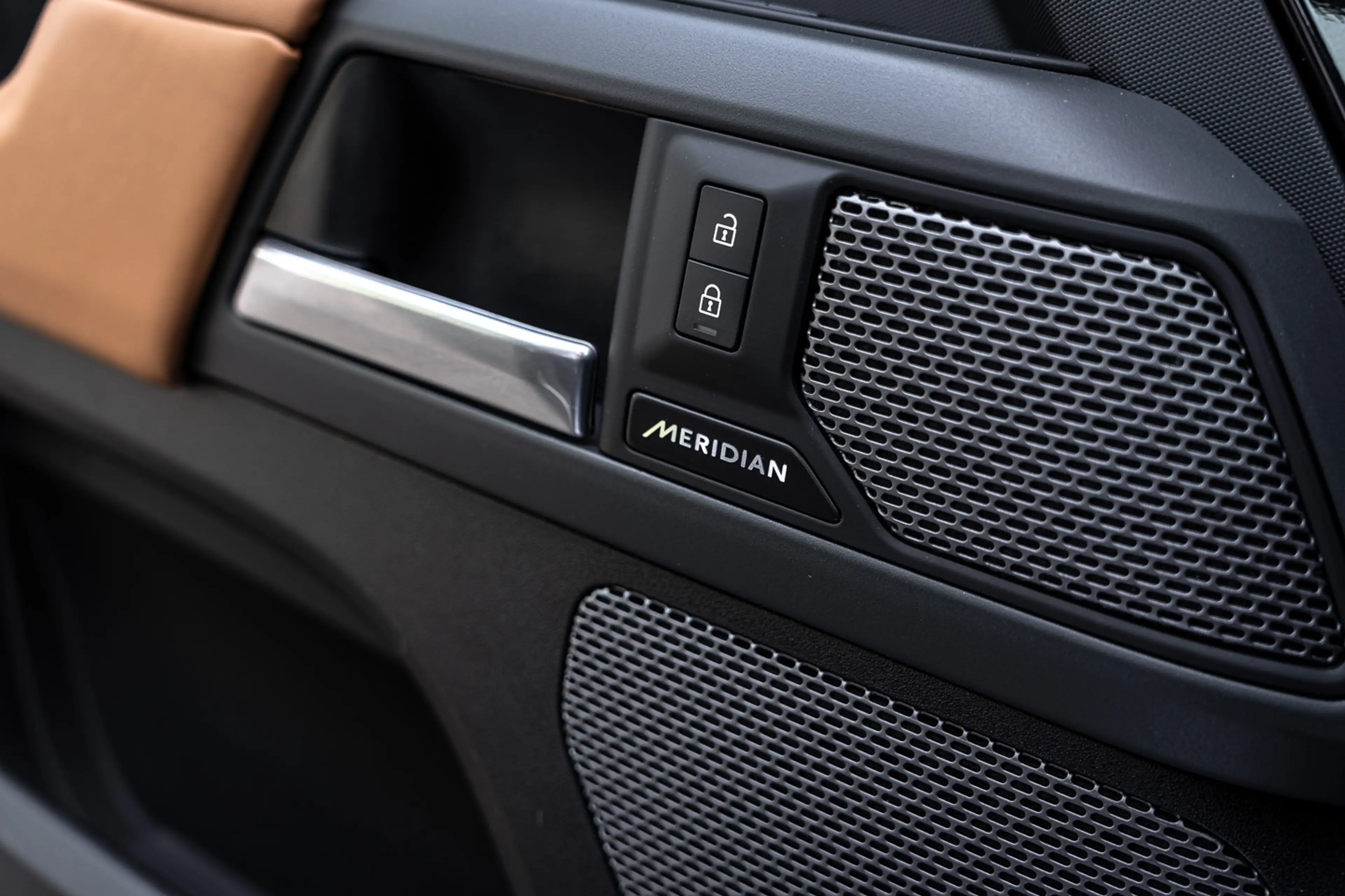 Land Rover Defender LANDROVER 110 P400e X URBAN Widetrack | Head-up | — photo 16