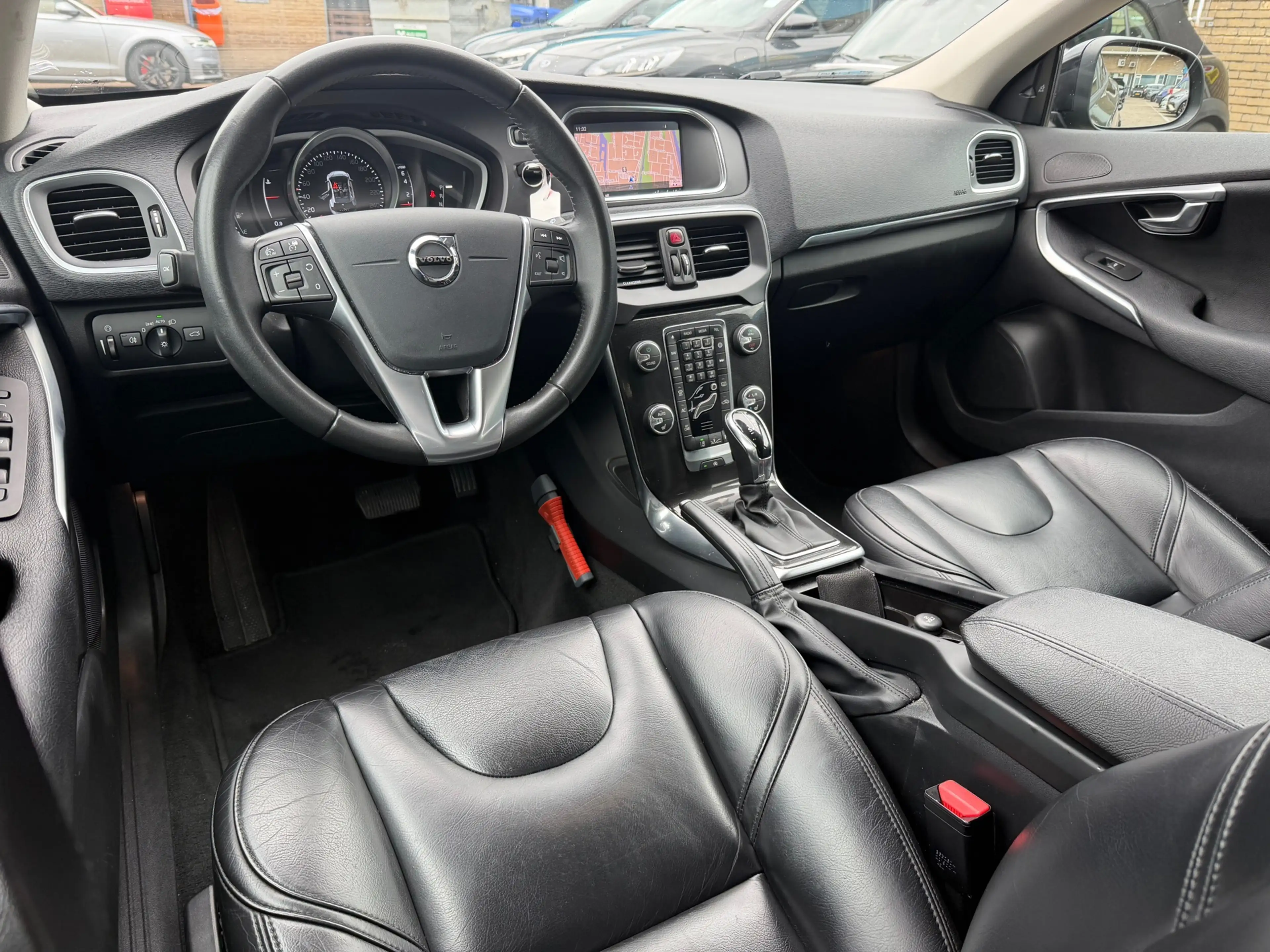Volvo V40 1.5 T2 Polar+|Automaat|Leer|Clima|Navi|NAP — photo 2