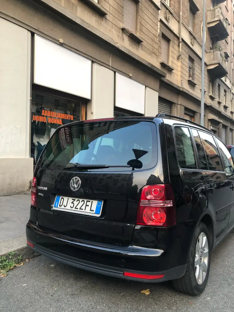 Volkswagen Touran 1.6 Trendline bi-fuel G Fekete - 2