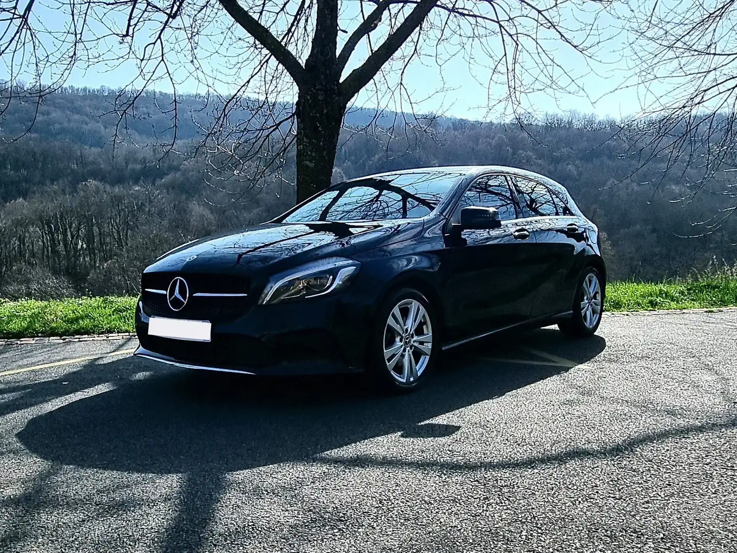 Mercedes-Benz A 180 AMG Line Urban BlueEfficiency Noir - 1