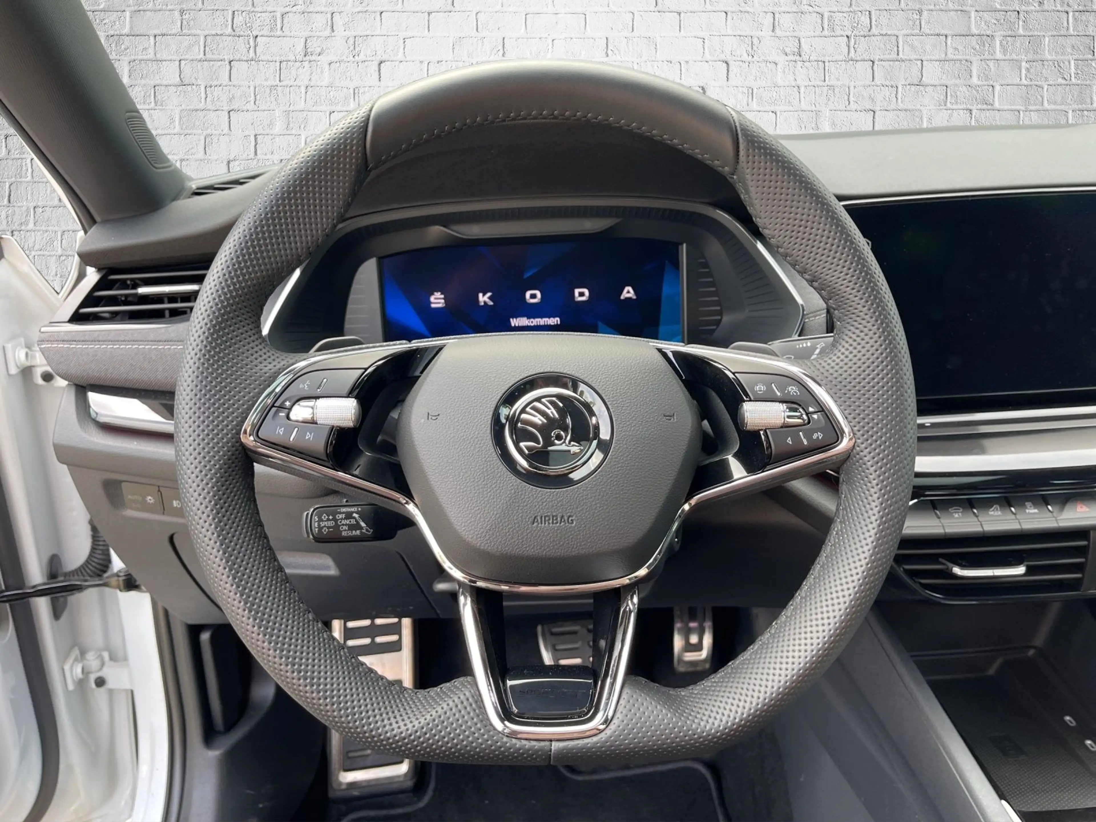Skoda Octavia Combi 2.0 TSI DSG 4x4 - Sportline — photo 10