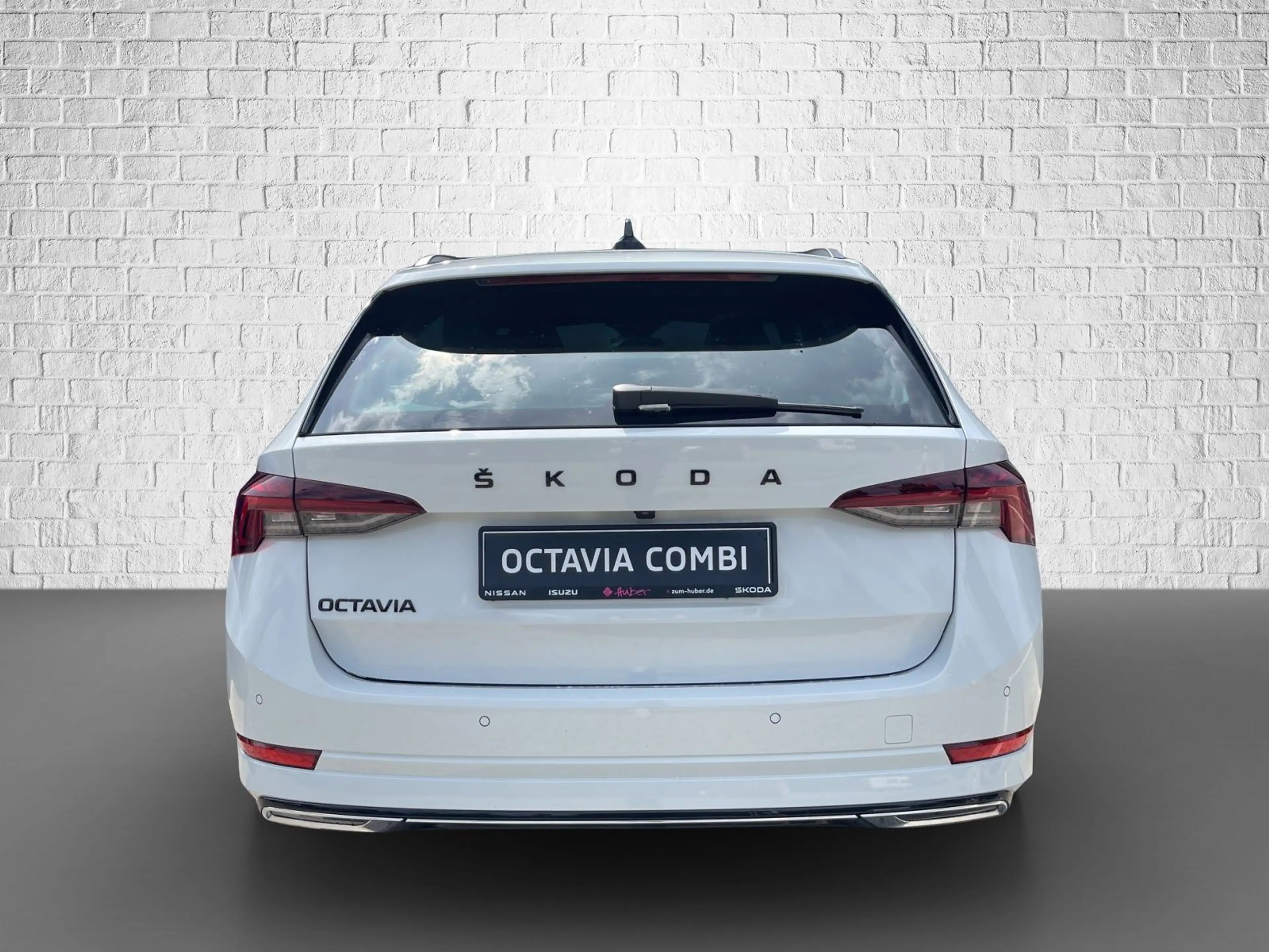 Skoda Octavia Combi 2.0 TSI DSG 4x4 - Sportline — photo 4