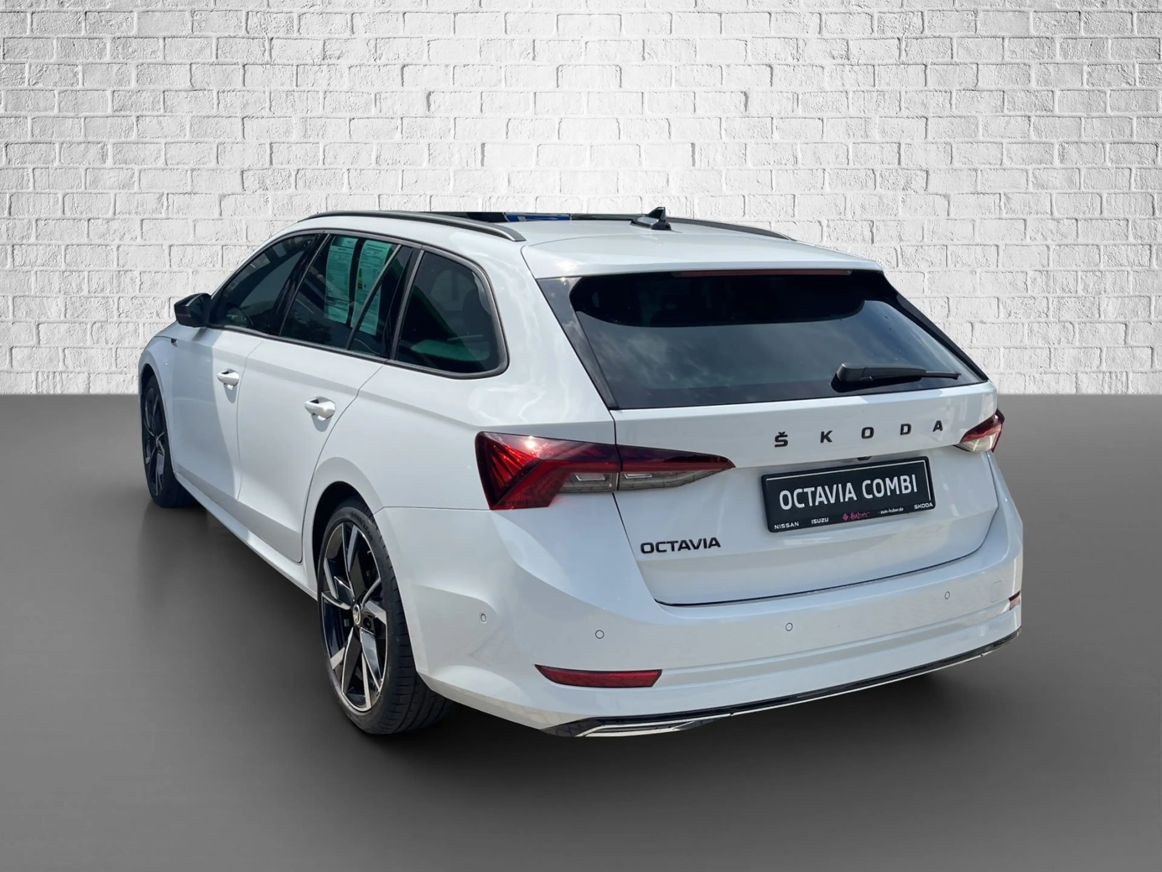 Skoda Octavia Combi 2.0 TSI DSG 4x4 - Sportline — photo 3
