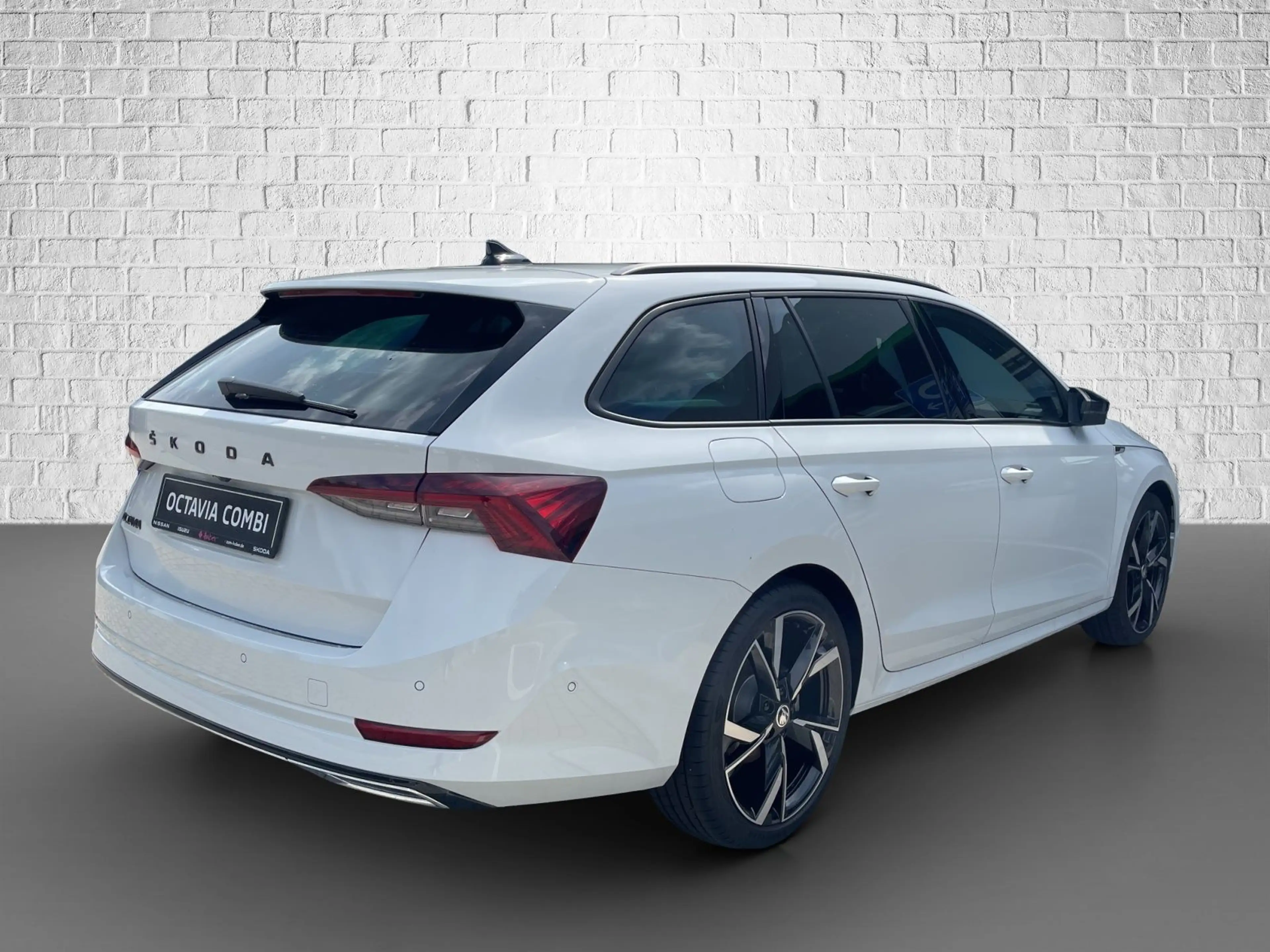 Skoda Octavia Combi 2.0 TSI DSG 4x4 - Sportline — photo 5