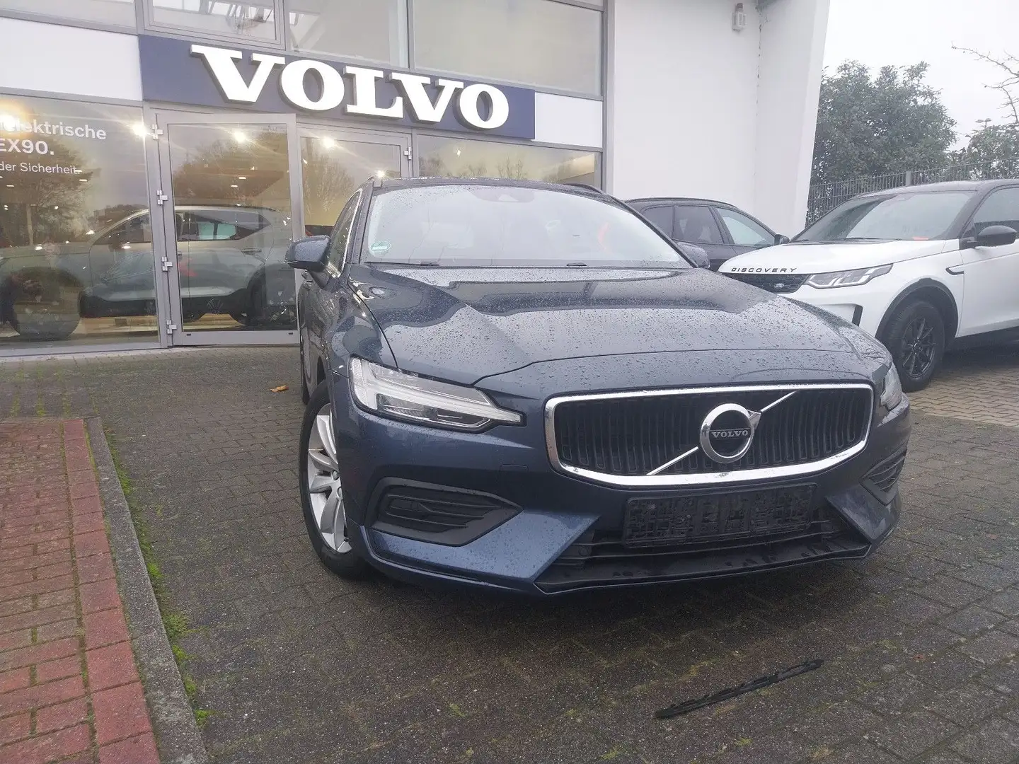Volvo V60 B4 Kombi Momentum Pro - 1