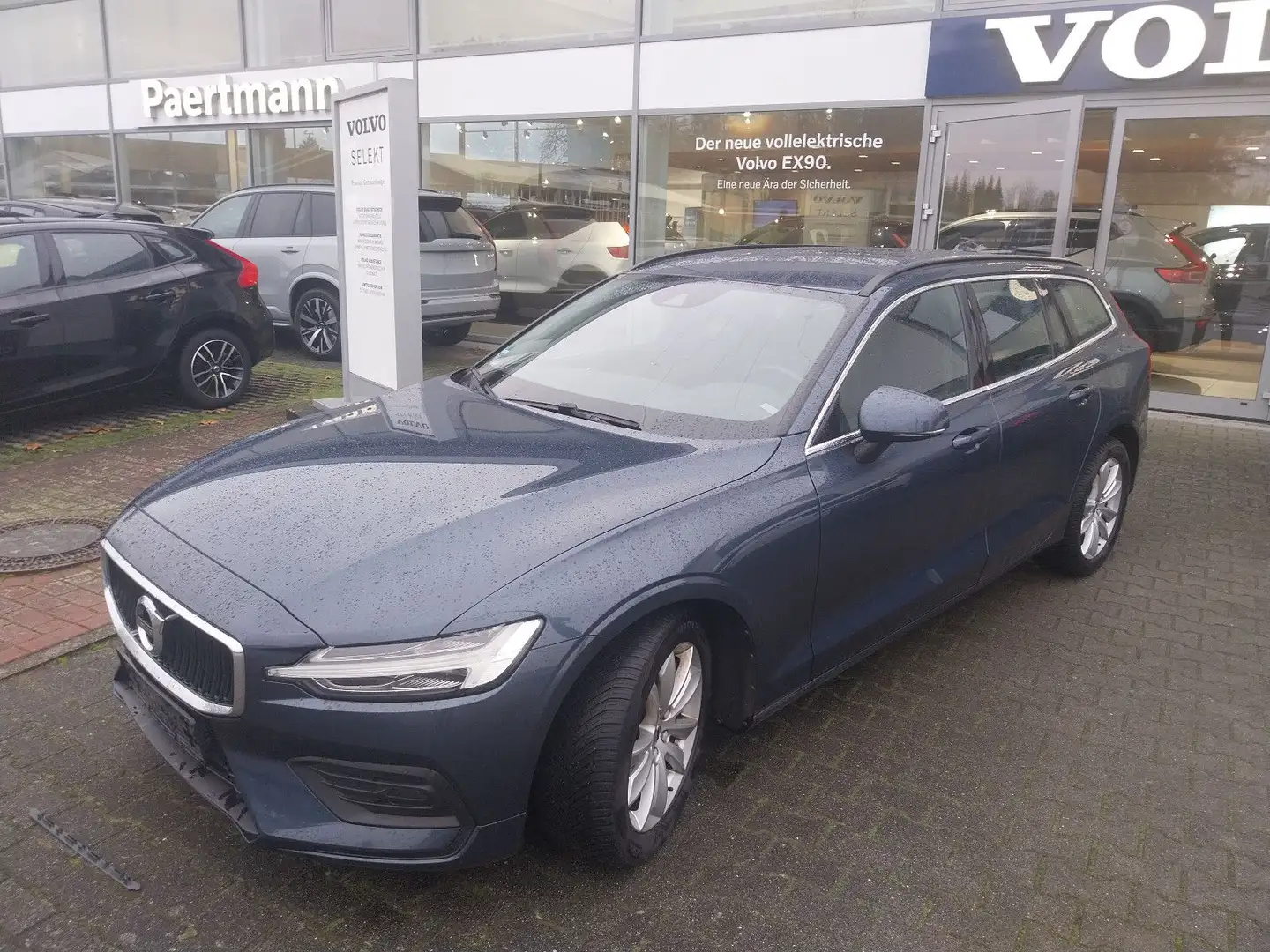 Volvo V60 B4 Kombi Momentum Pro - 2